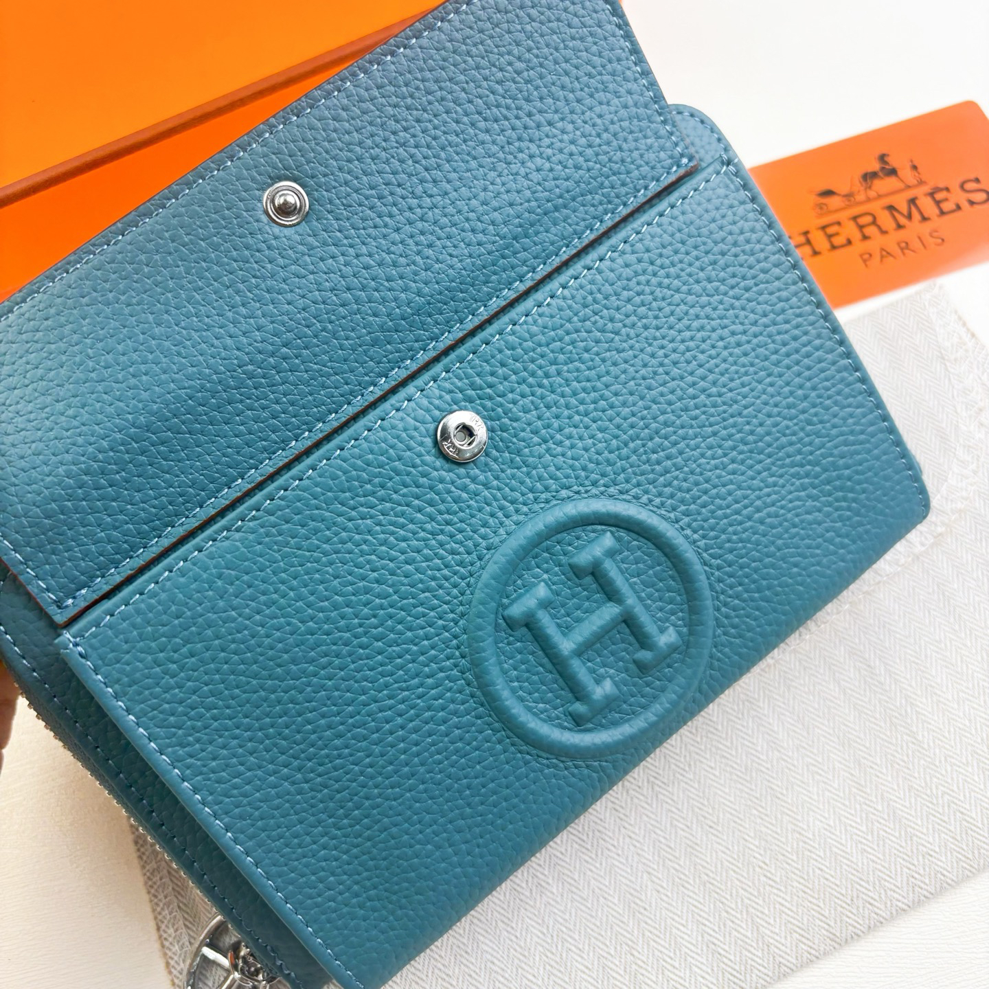 Hermès Leather Convertible Crossbody Bag - Image 4