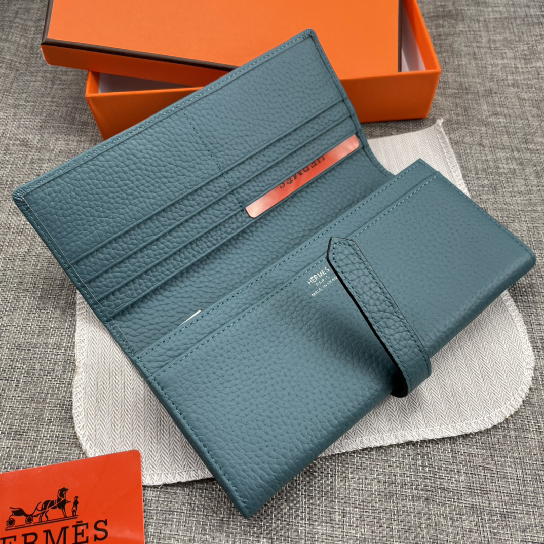 Hermès Women's Togo Leather Bi-Fold Wallet - Image 4