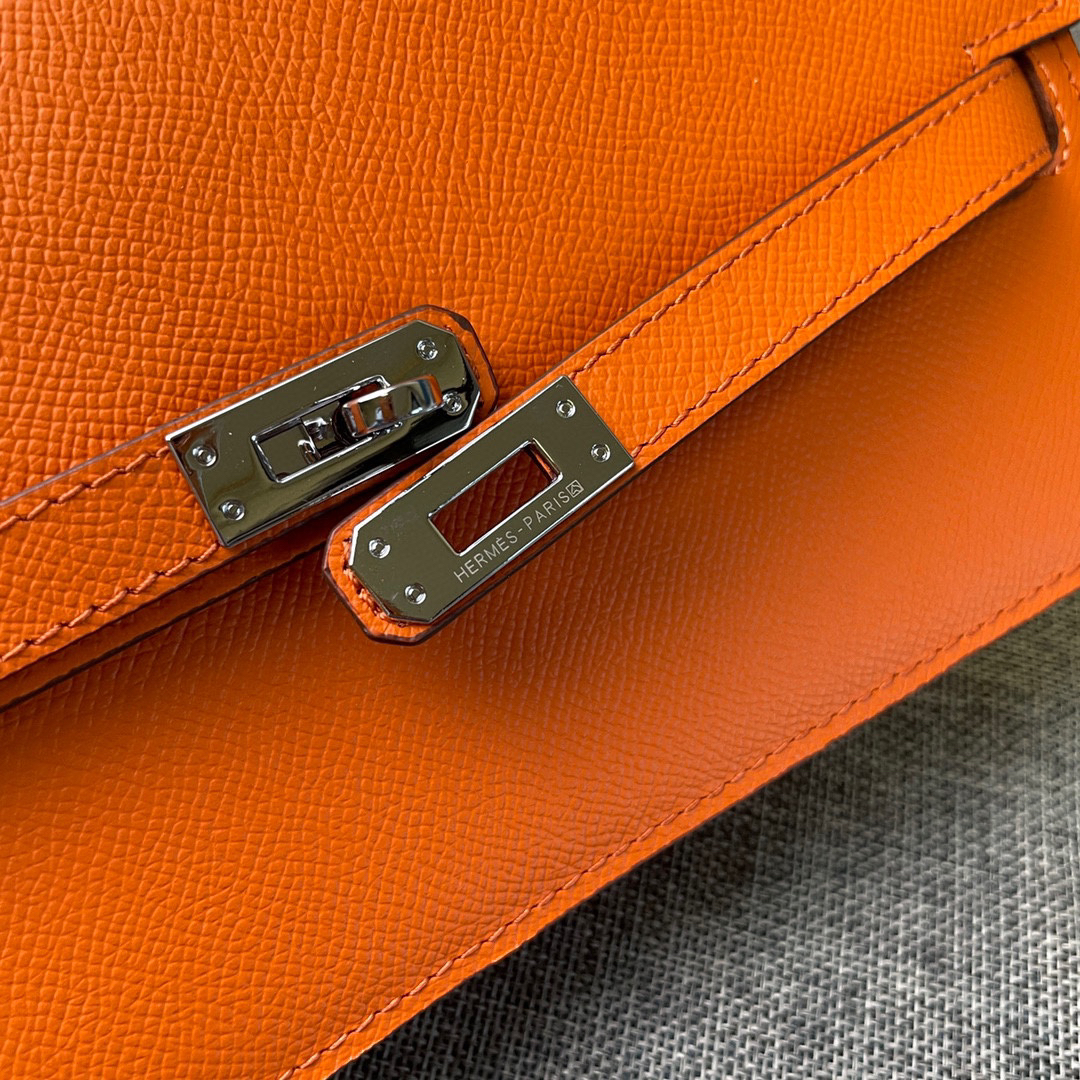 Hermes Kelly Leather Shoulder and Crossbody Bag - Image 4