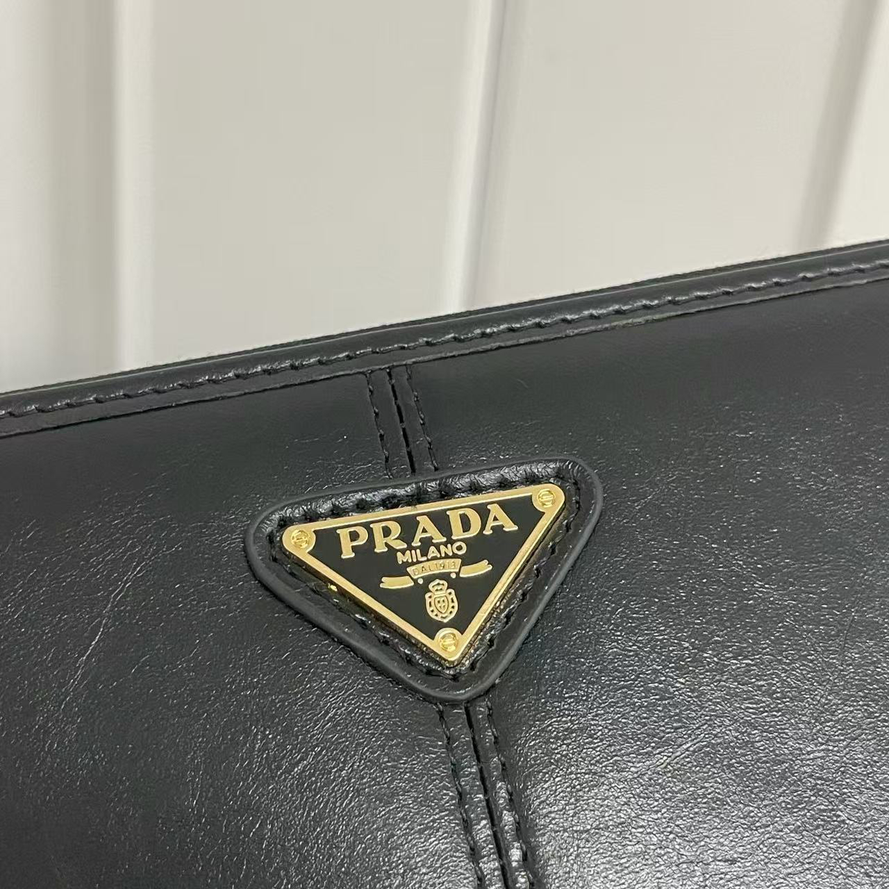 Prada Oiled Leather Wallet with Metal Triangle Logo - Image 4
