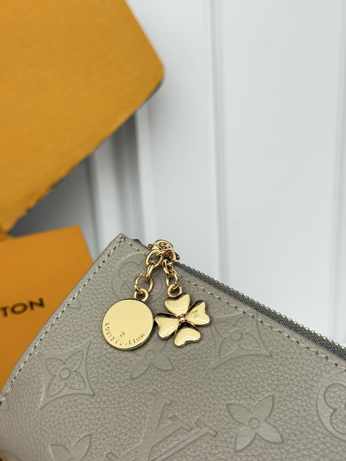 Louis Vuitton Lisa Monogram Wallet with Gold Four-Leaf Clover Charm - Image 4