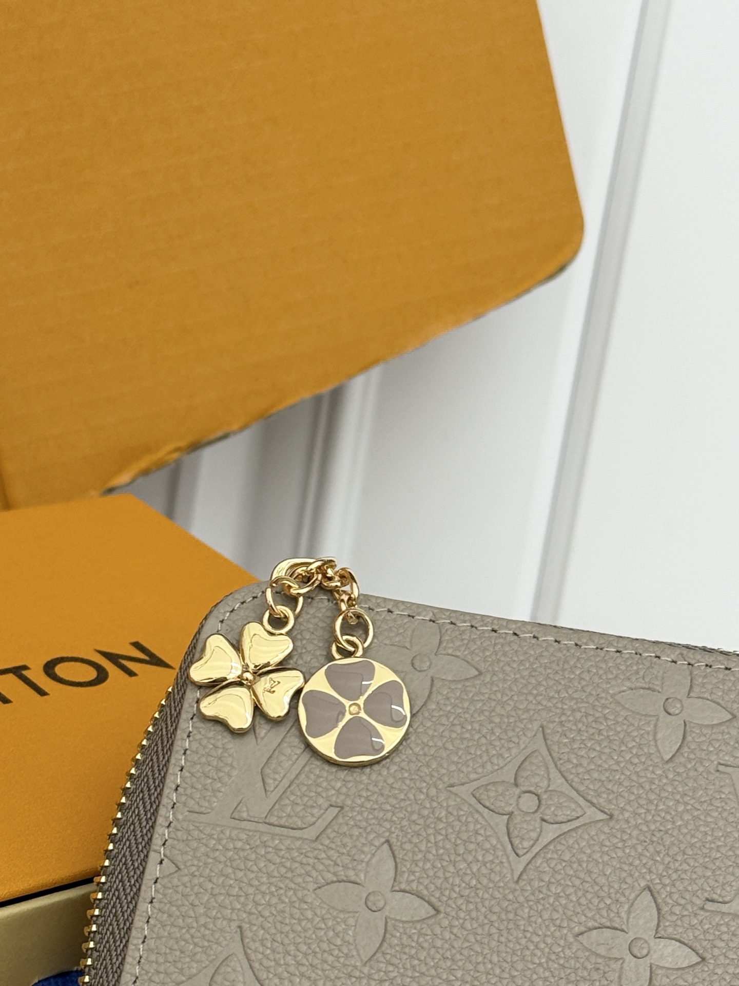 Louis Vuitton M60430 Zipped Wallet - Image 4