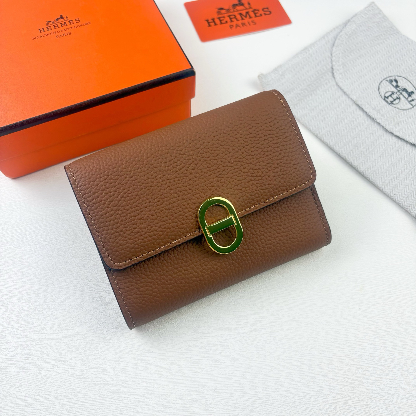 Hermès Togo Calfskin Wallet with Gold Clasp - Image 4