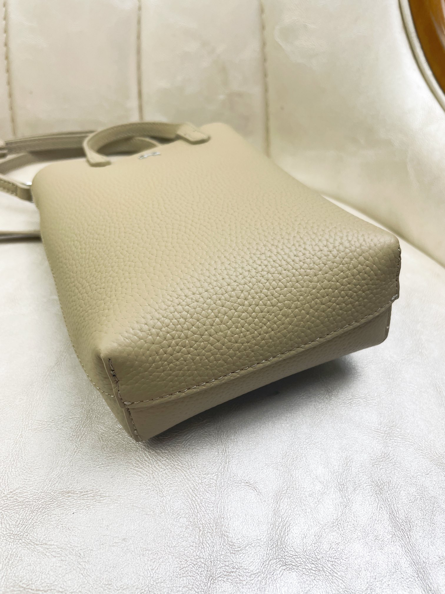 Hermès Leather Multifunctional Phone Crossbody Bag - Image 4