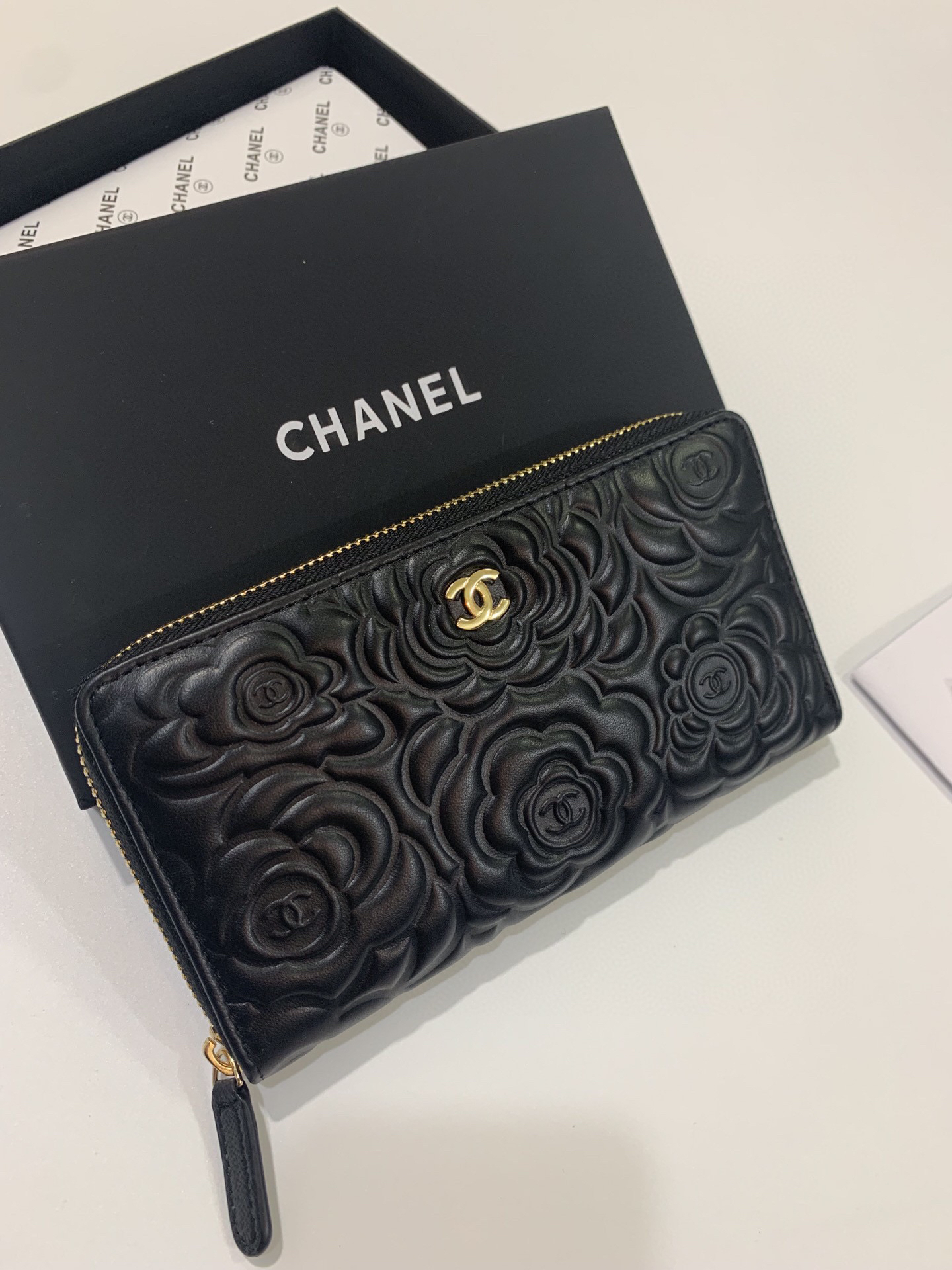 Chanel Camellia Lambskin Wallet with Gold Clasp - Image 4