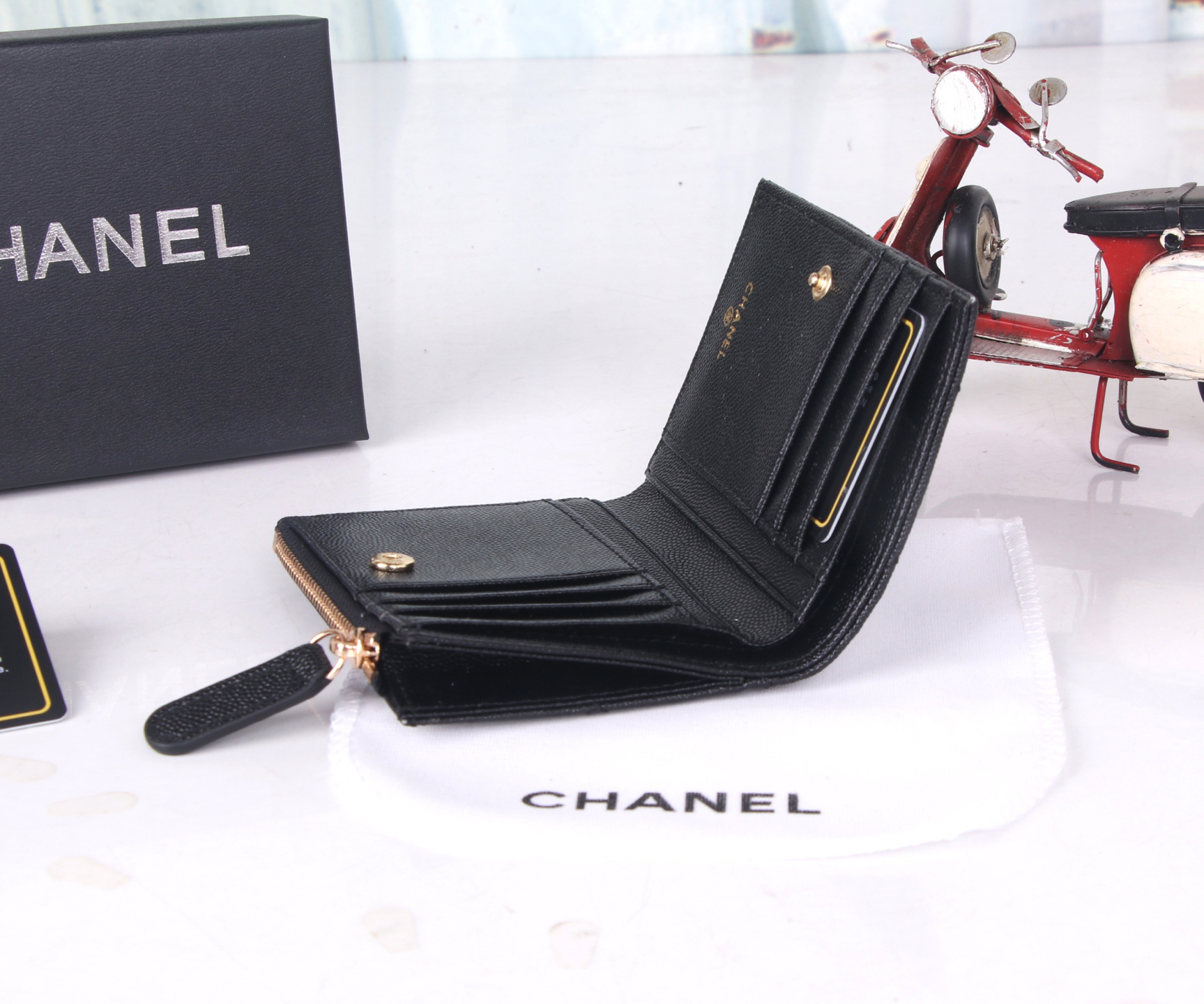 CHANEL Textured Leather Card Wallet 2216 - Image 4
