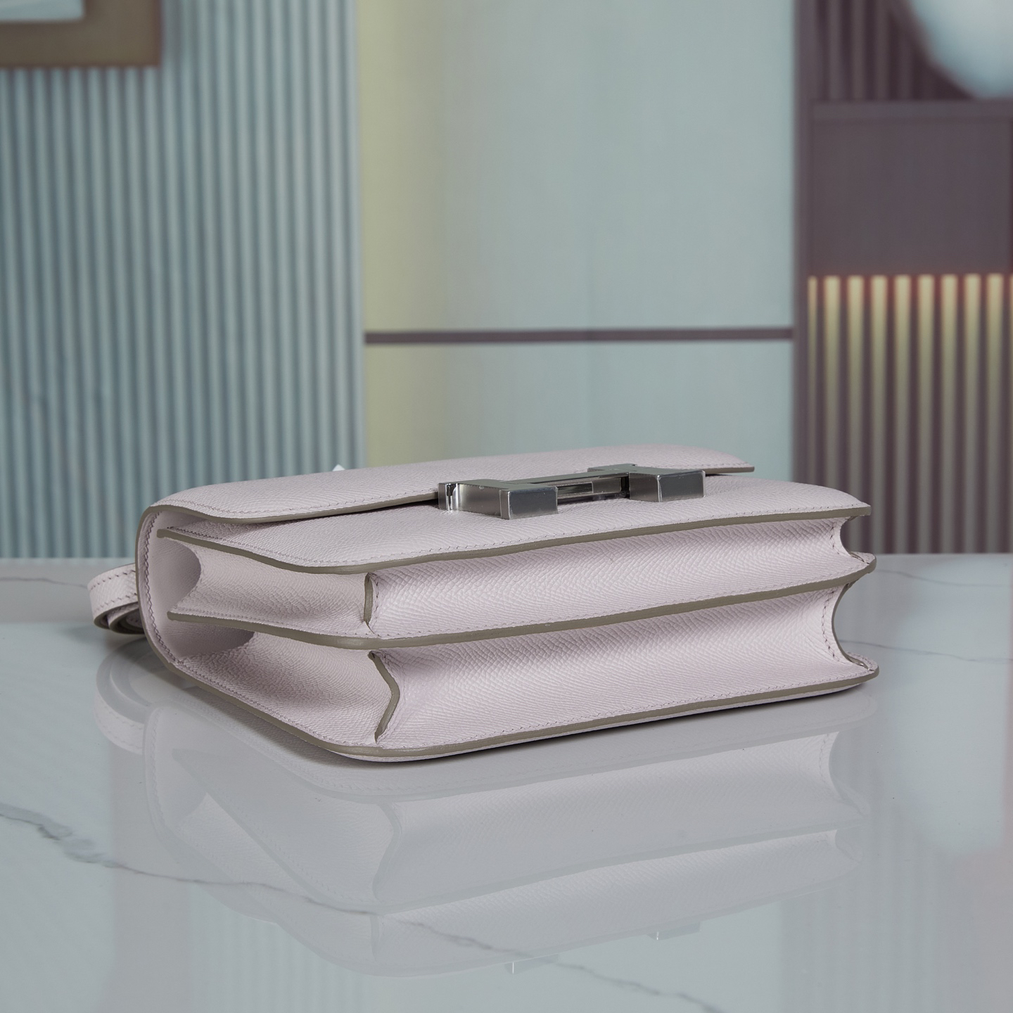 Hermès Constance Handmade Epsom Leather Shoulder Bag in Dreamy Pink - Image 4