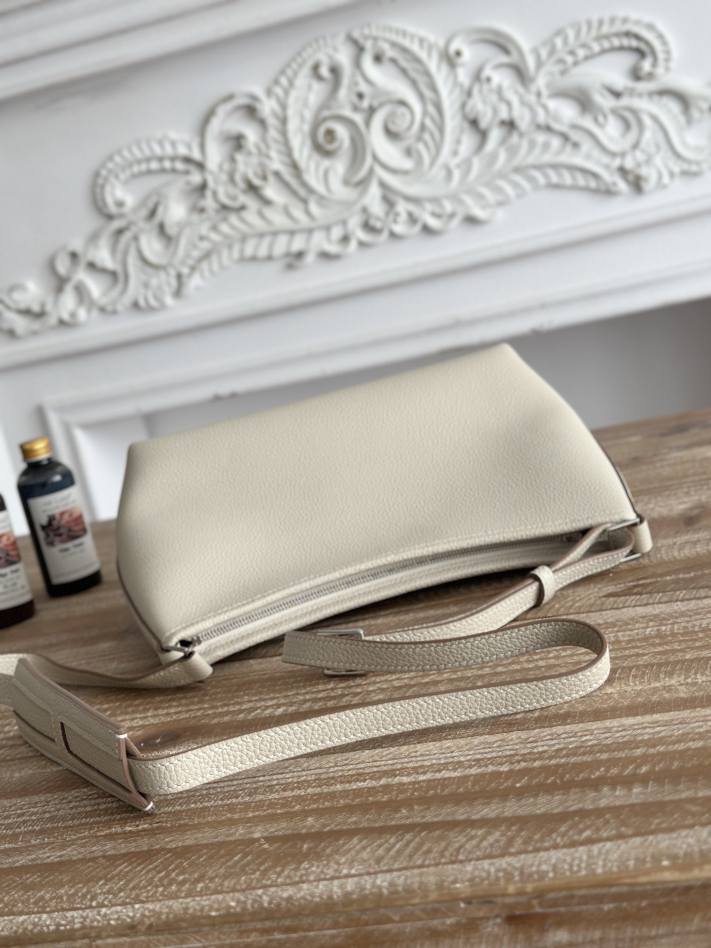 Hermès Berlingot Vintage Leather Crossbody Bag - Image 4