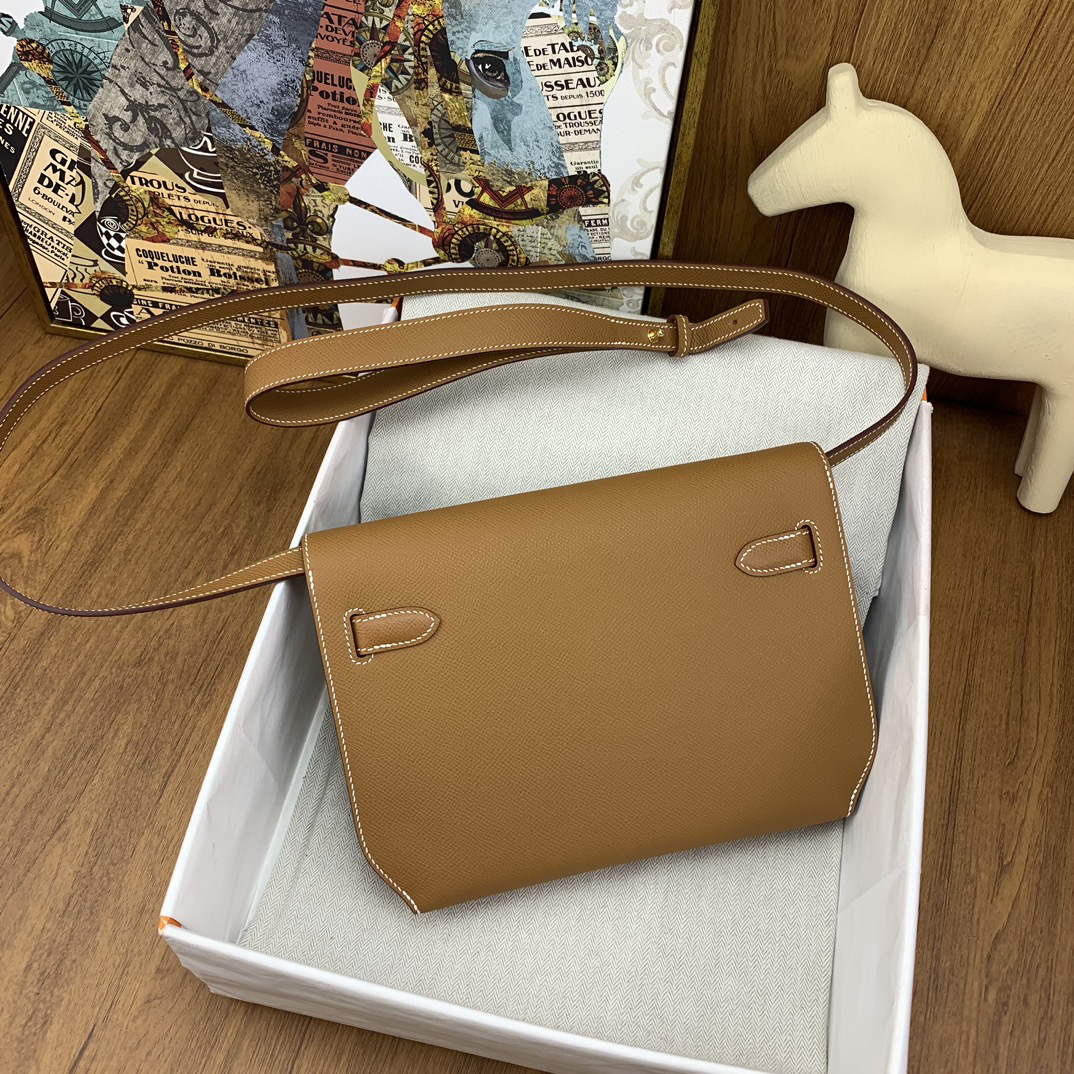 Hermès Kelly Depeches 9.84-Inch Epsom Leather Crossbody Bag - Image 4