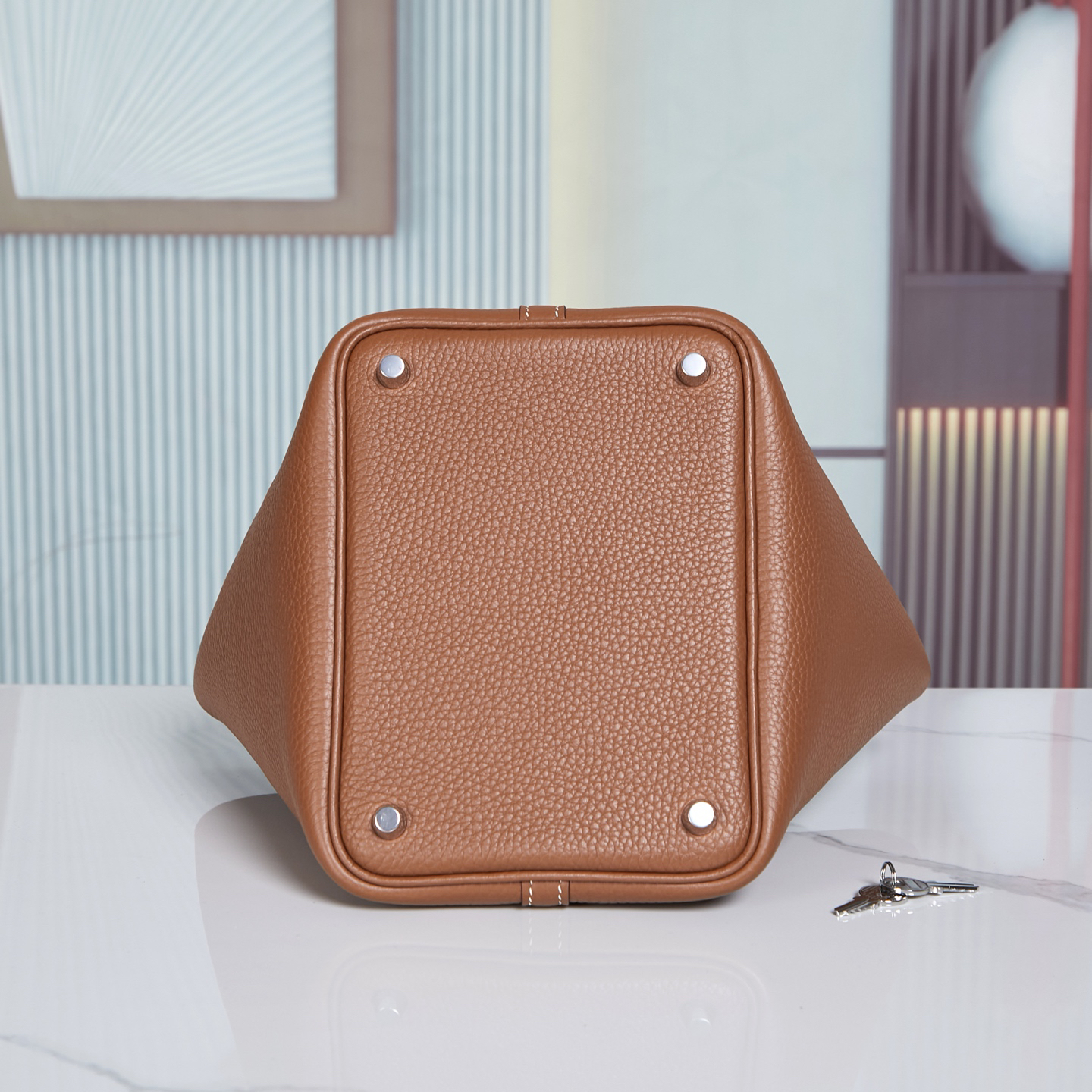 Hermès Picotin Lock 18 TC Leather Basket-Style Handbag - Image 4