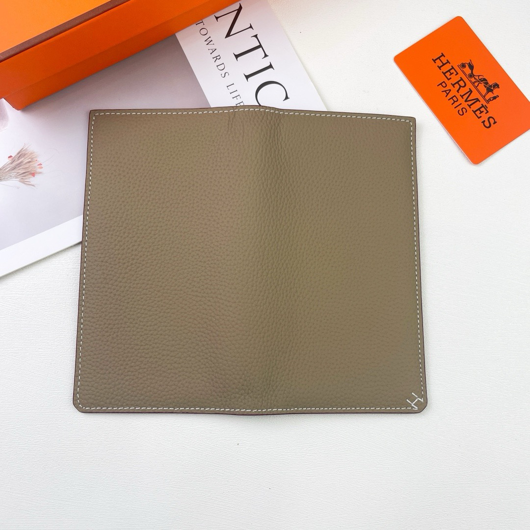 Hermes Evercolor Long Wallet with Contrasting Horse Saddle Stitching - Image 4