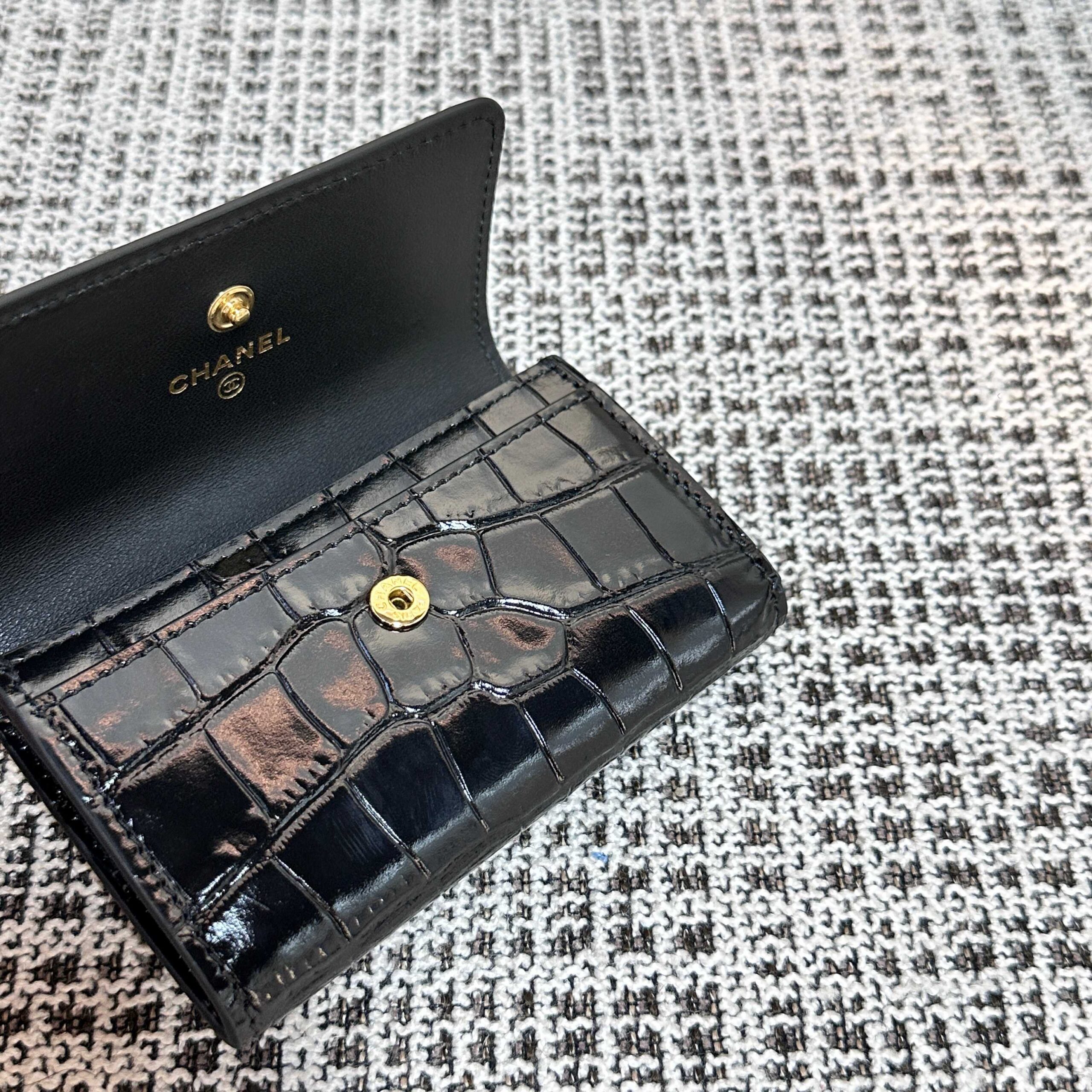 CHANEL Crocodile-Embossed Flap Card Holder - Image 5