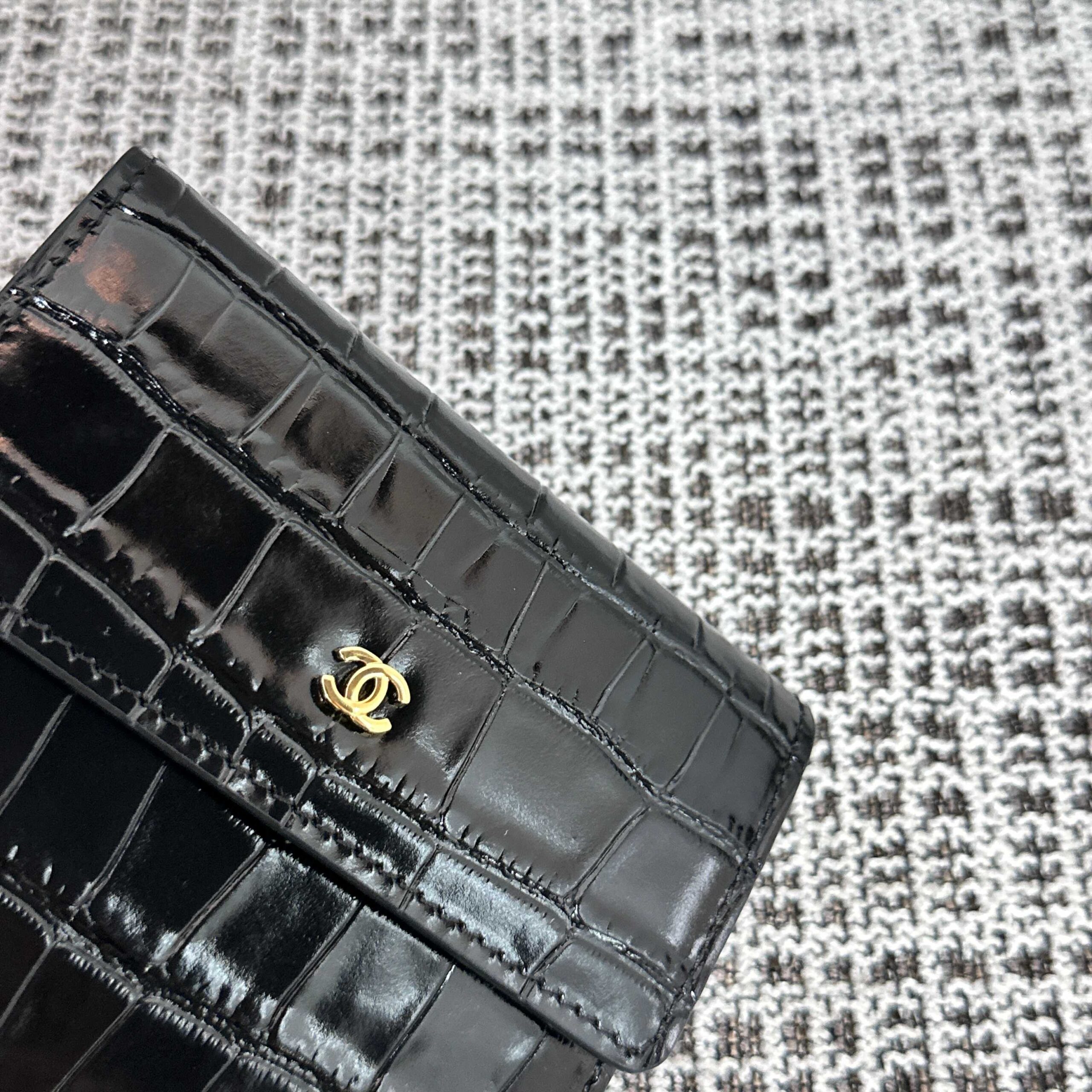 CHANEL Crocodile-Embossed Leather Trifold Wallet - Image 5