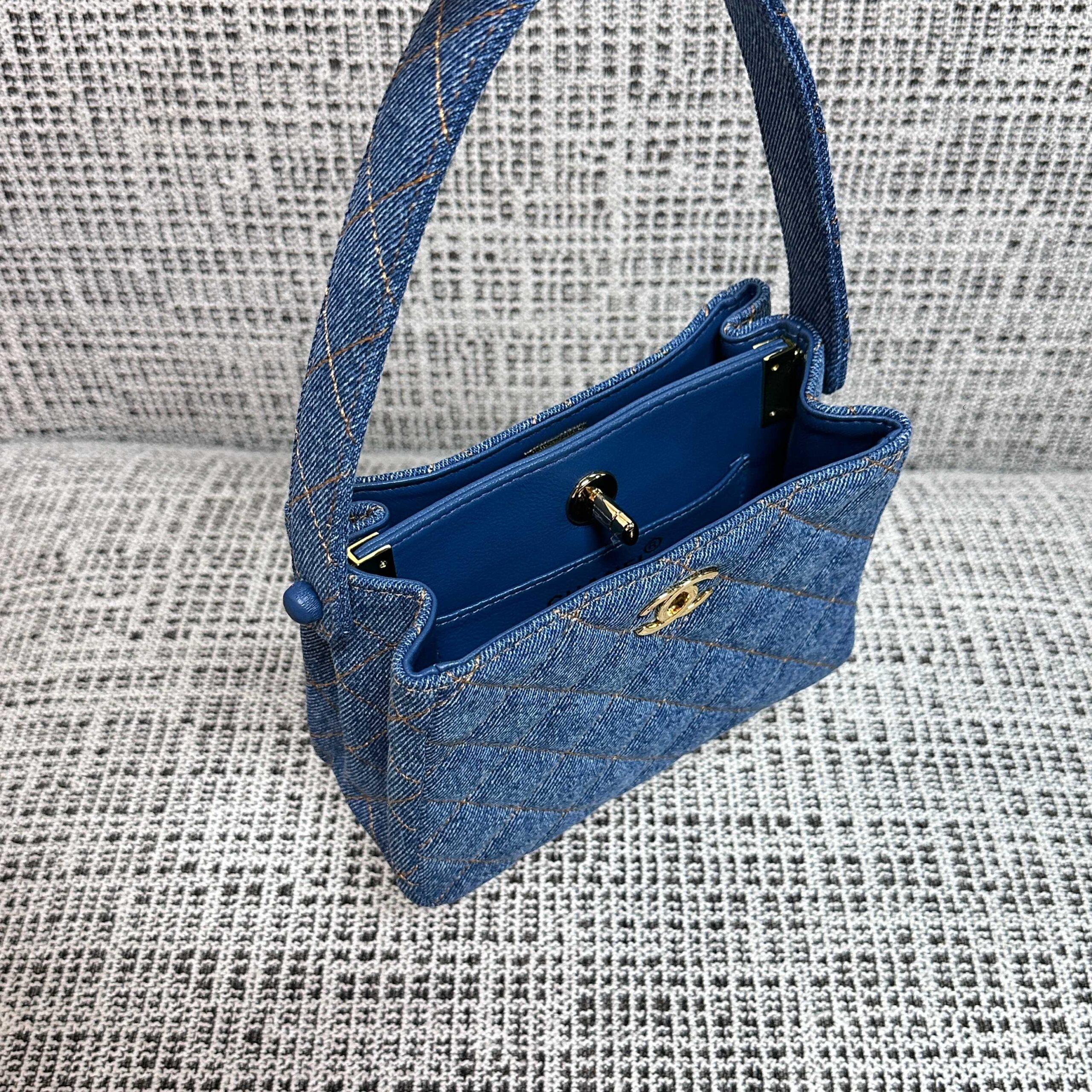 Chanel Vintage Denim Twin-Star Handbag - Image 5