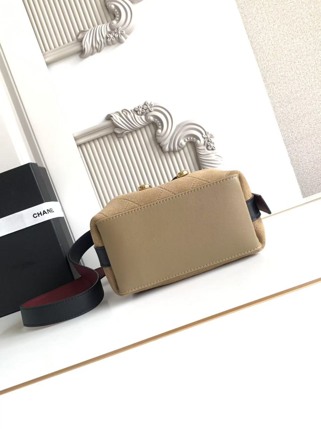 Chanel 26B AS6537 Small Leather Bucket Crossbody Bag - Image 5