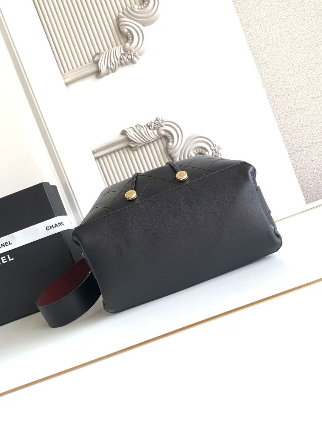 Chanel 26B AS6584 Large Bucket Crossbody Bag - Image 5