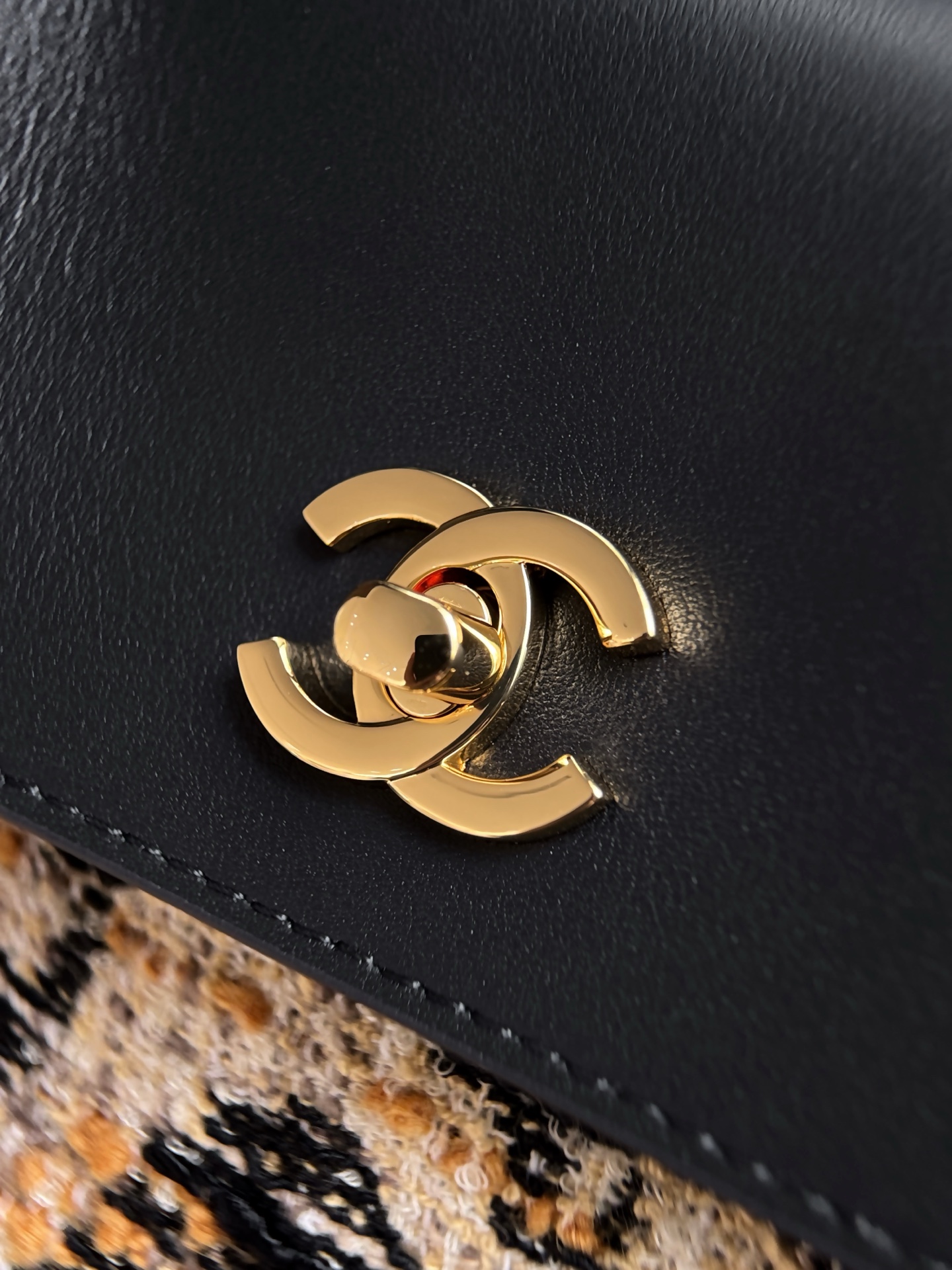 Chanel 26A Métiers d’Art Leopard-Print Baguette Handbag - Image 5