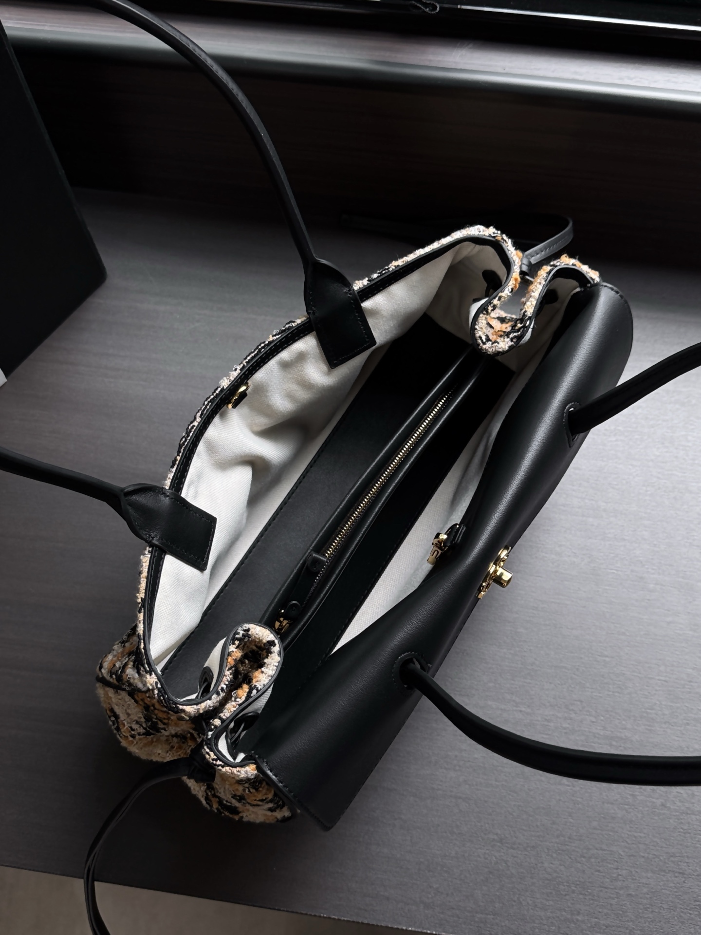 Chanel 26A Metiers d'Art Leopard-Print Baguette Shoulder Bag - Image 5