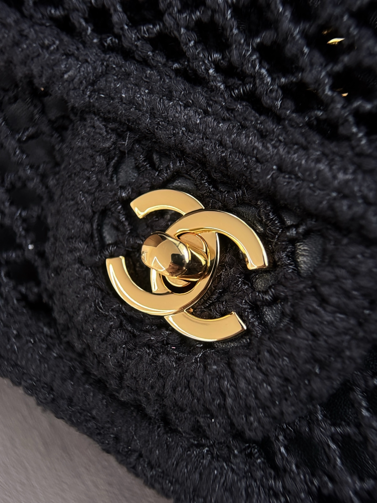 Chanel Knitted Chain Shoulder Bag - Image 5