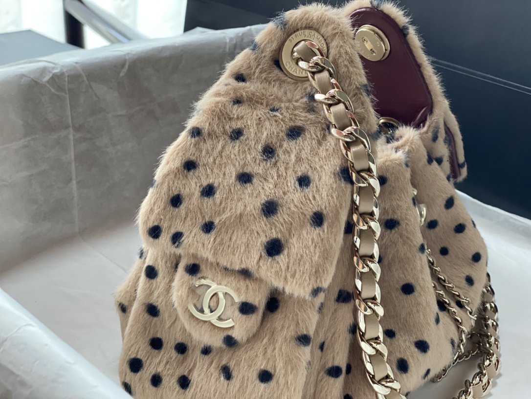 CHANEL Mini Spotted Velvet Bucket Bag - Image 5