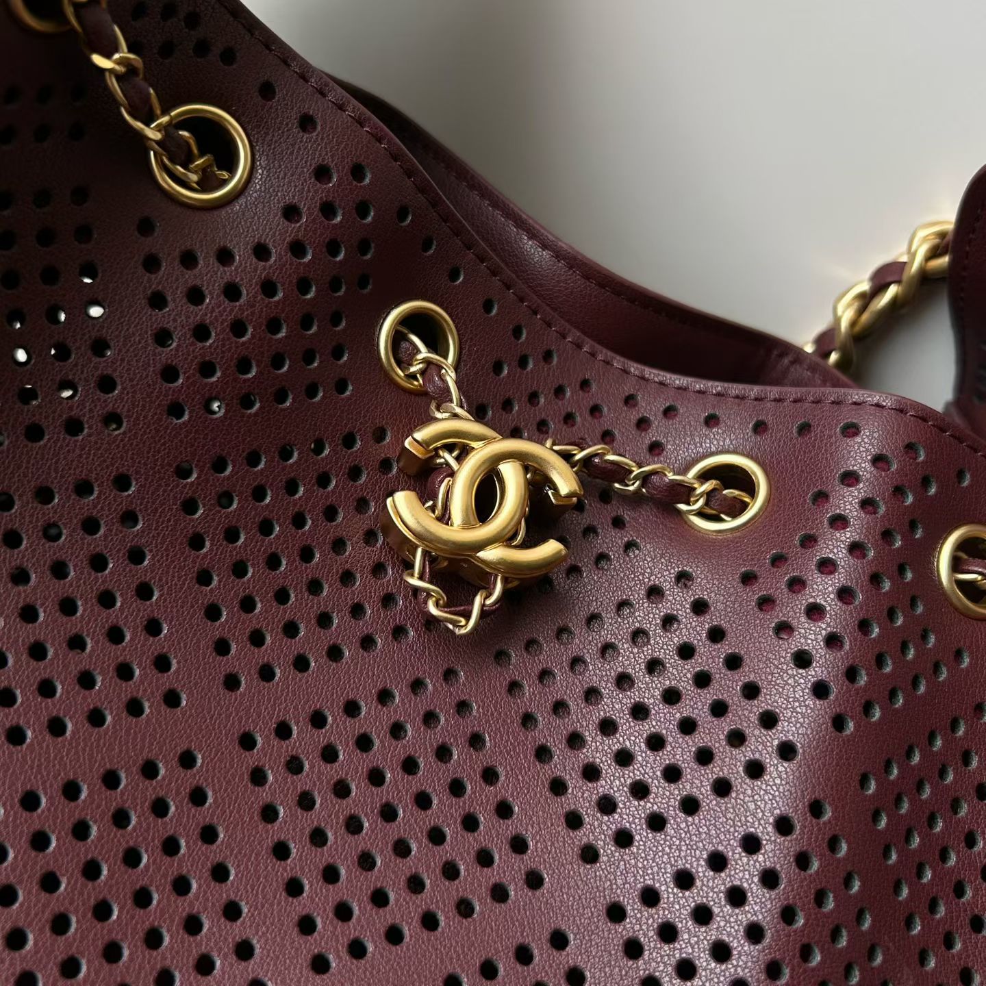 Chanel 26 Cutout Hobo Bag - Image 5