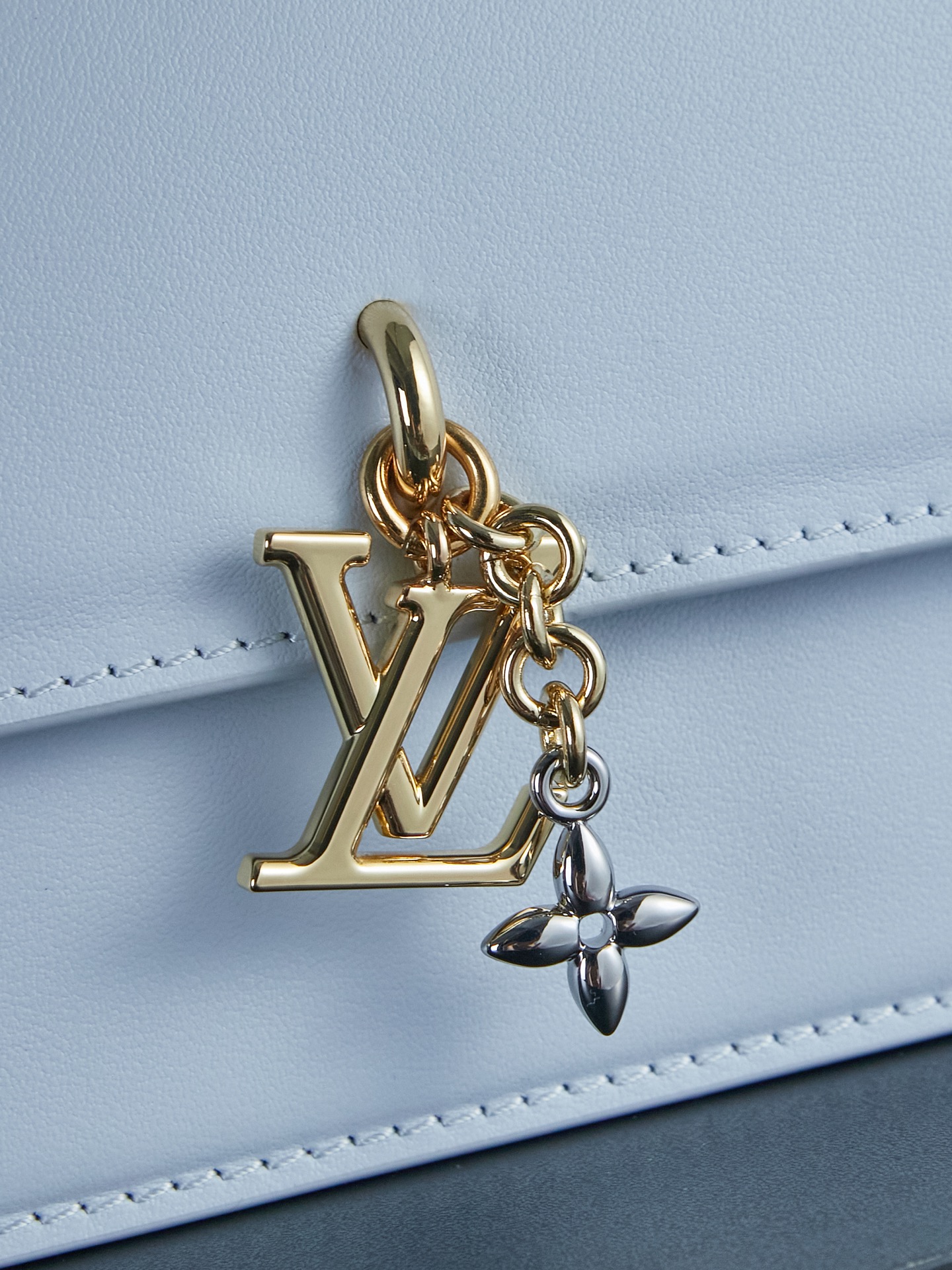 Louis Vuitton LV Bloom Wallet on Chain Handbag - Image 5
