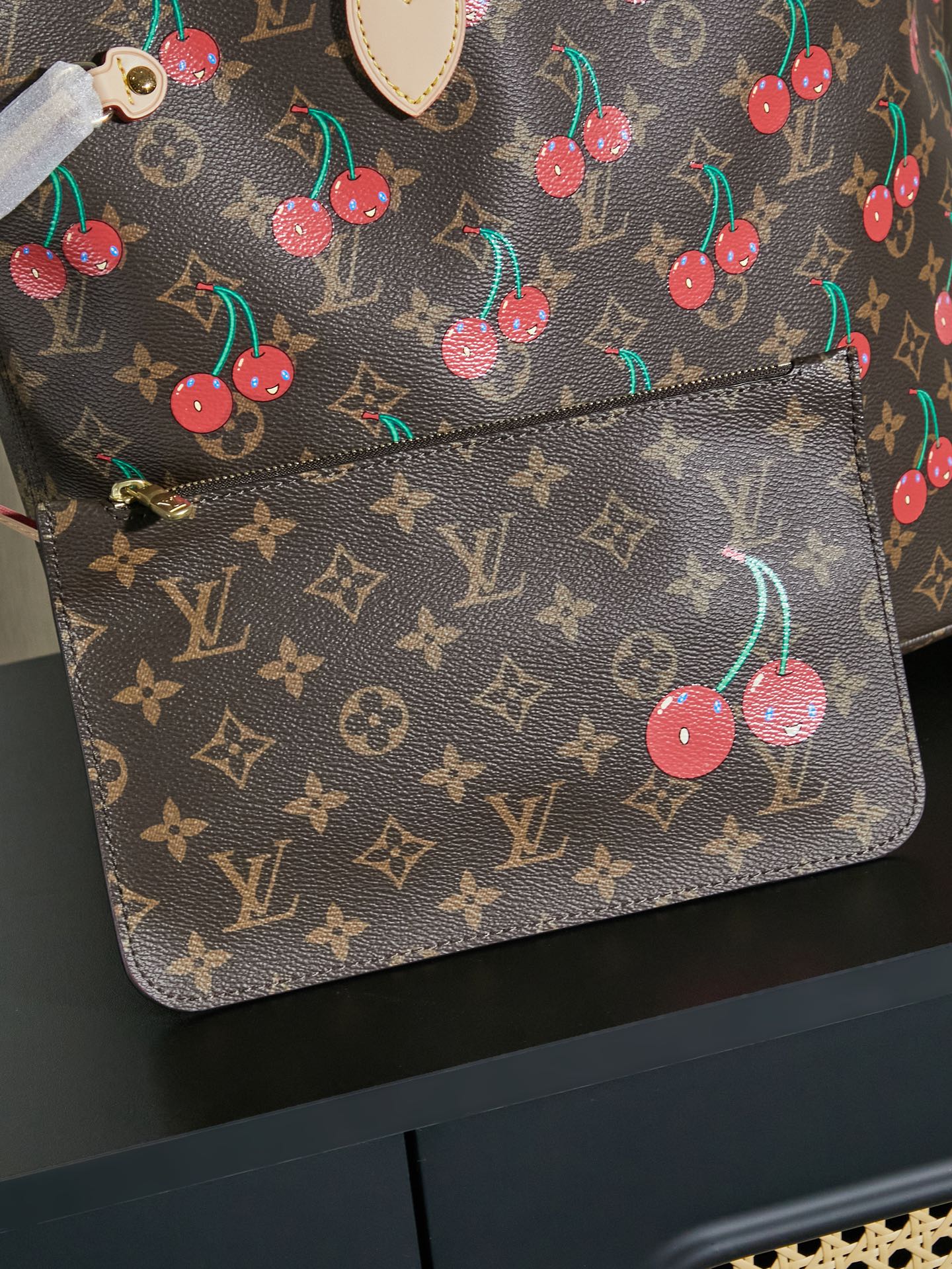 Louis Vuitton Neverfull MM M13263 Cherry Tote Bag - Image 5