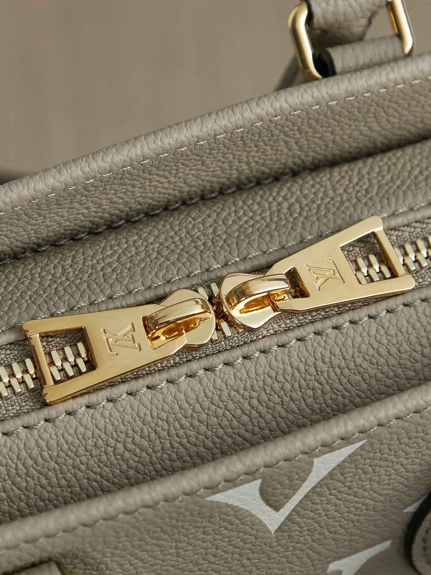 Louis Vuitton OnTheGo East West Tote Bag - Image 5