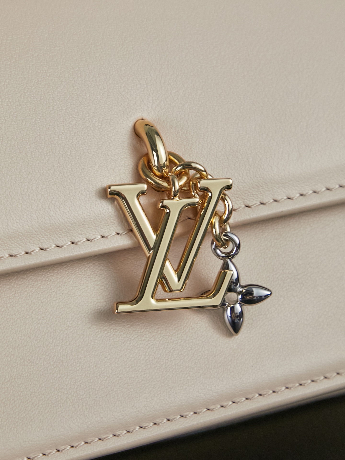 Louis Vuitton LV Bloom Wallet on Chain Bag - Image 5