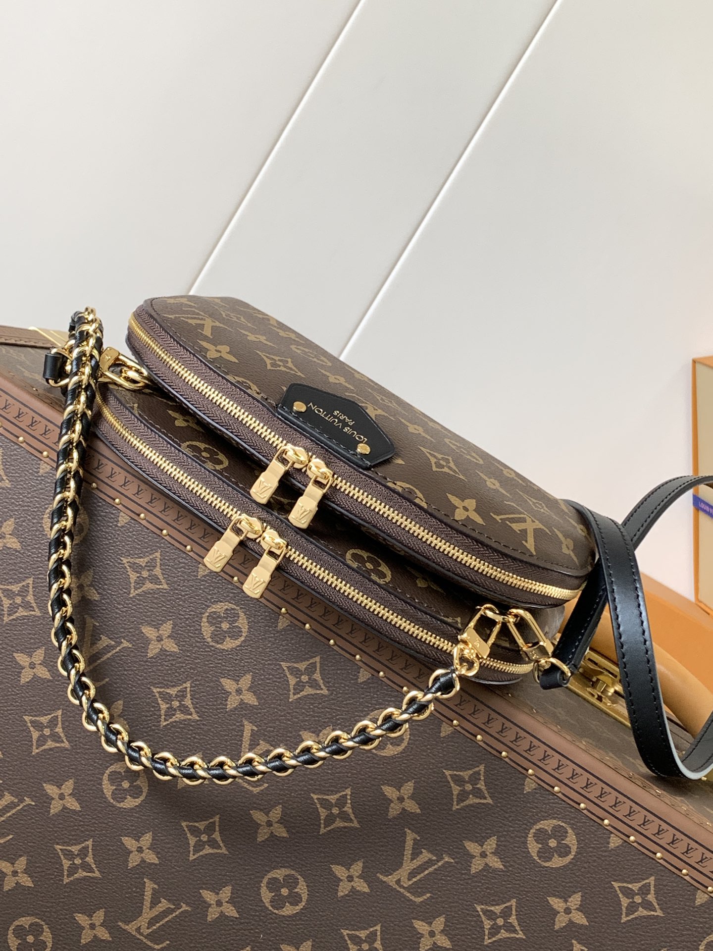 Louis Vuitton Alma Handbag M12996 - Image 5