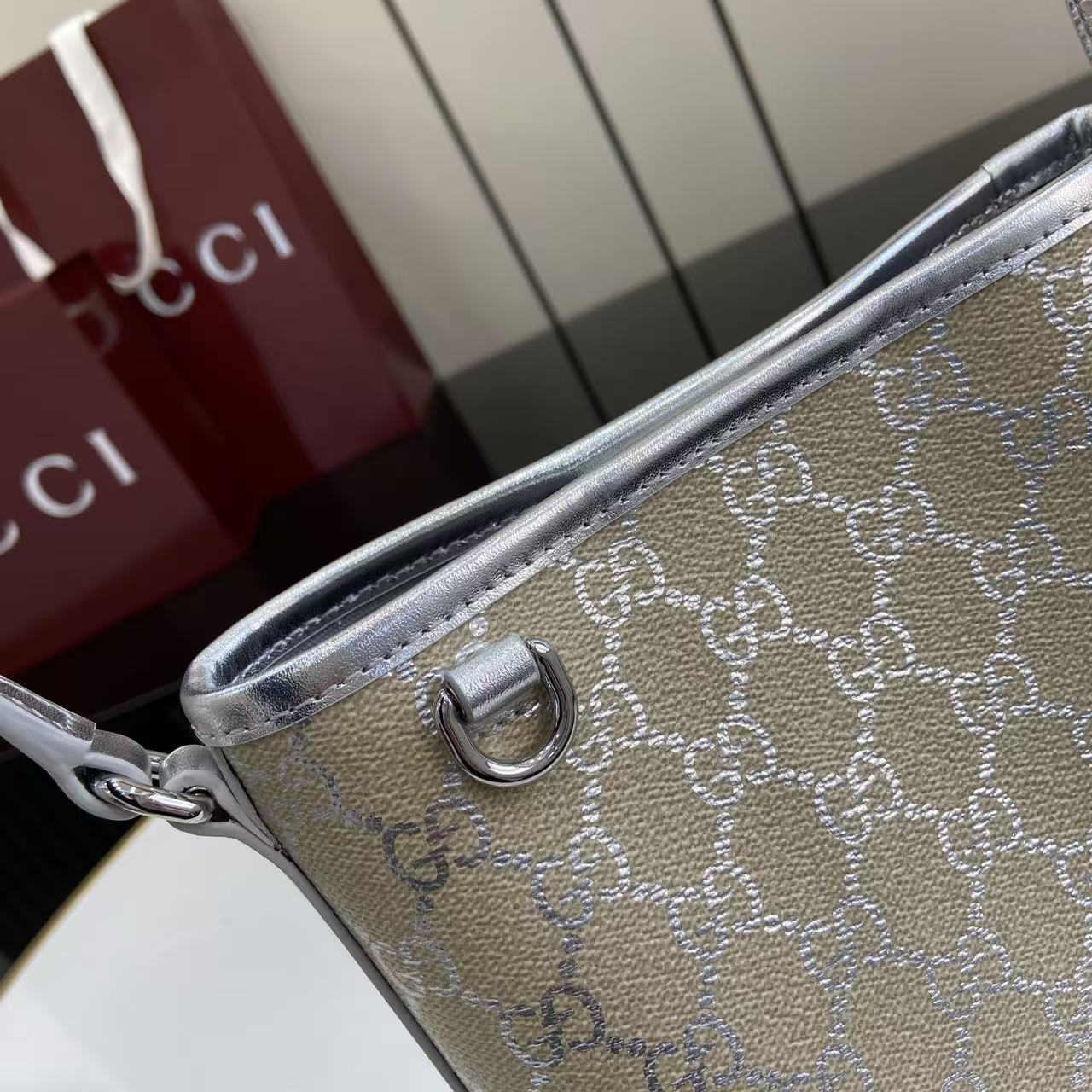 Gucci Model 847090 Apricot Silver Bag - Image 5