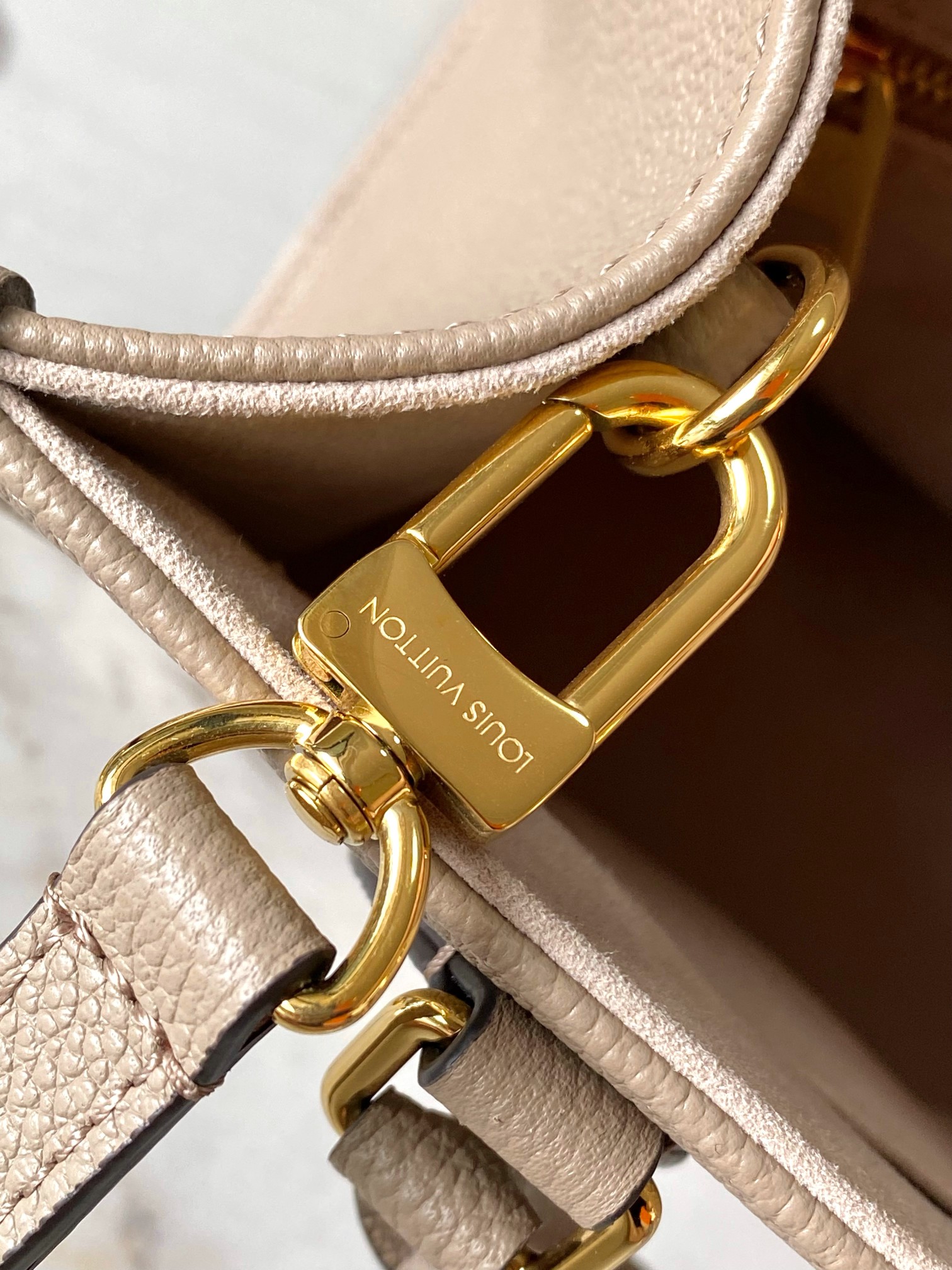 Louis Vuitton OnTheGo Small Handbag M45779 in Elephant Gray - Image 5