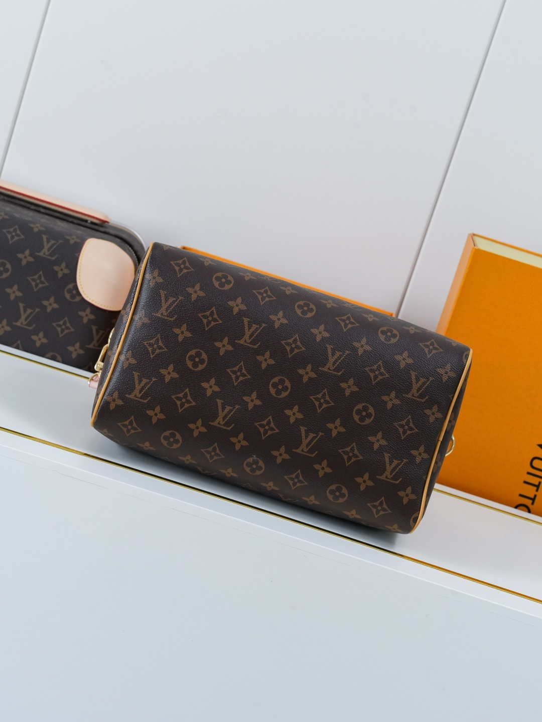 Louis Vuitton Soft Bandoulière 30 Monogram Shoulder Bag M26498 - Image 5