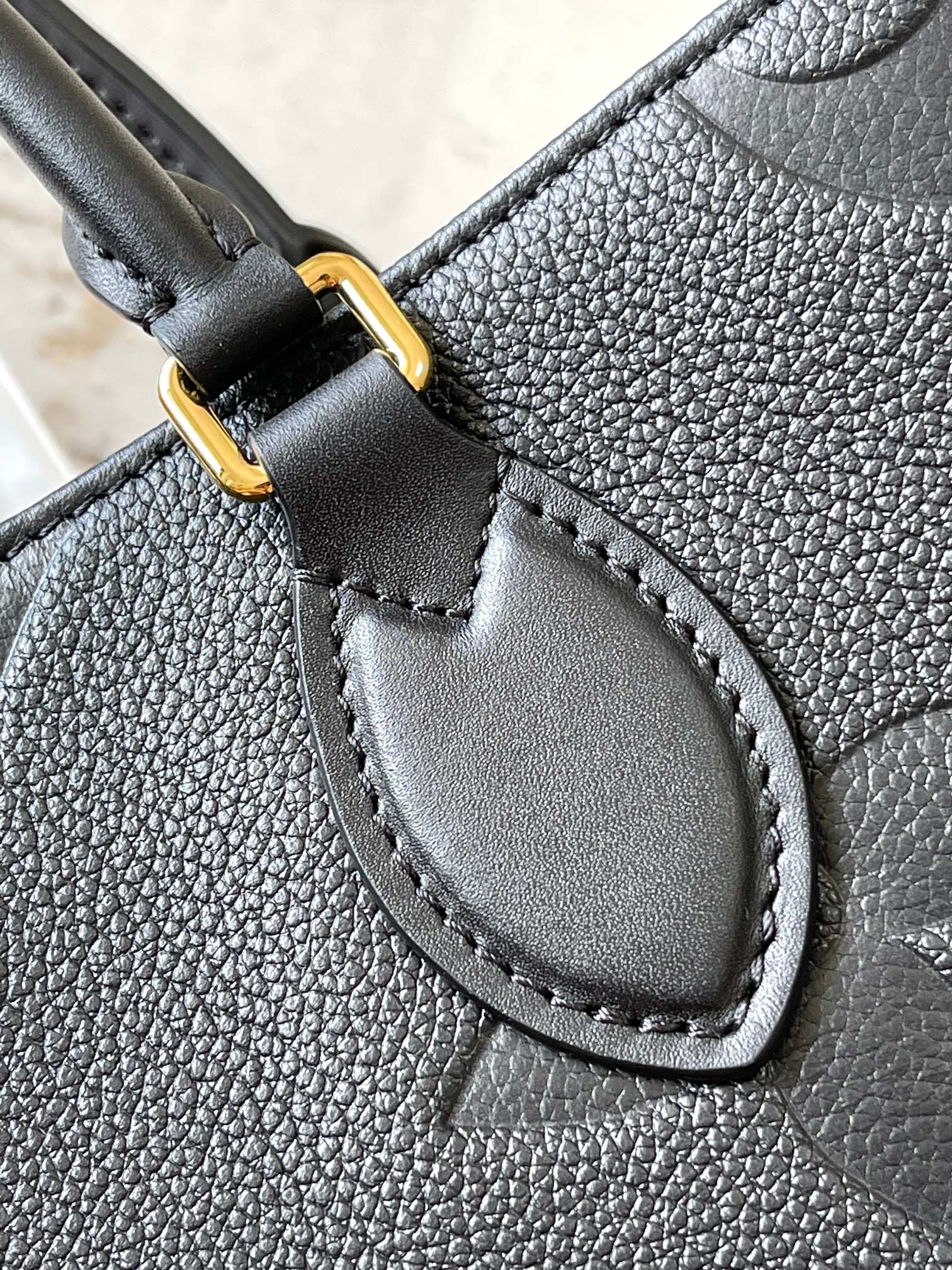Louis Vuitton Onthego MM Tote Bag - Image 5