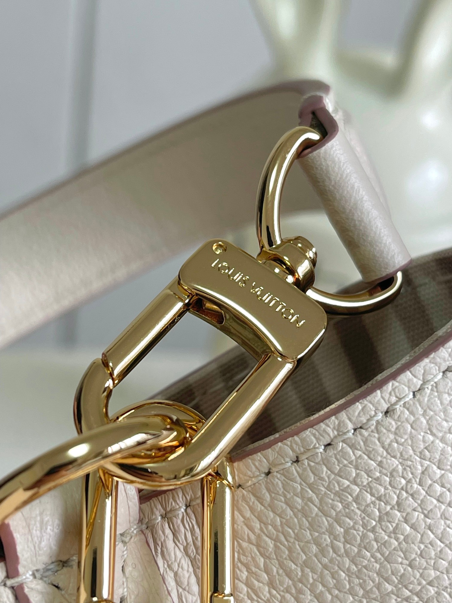 Louis Vuitton NeoNoe Medium Handbag in Monogram Empreinte Leather - Image 5