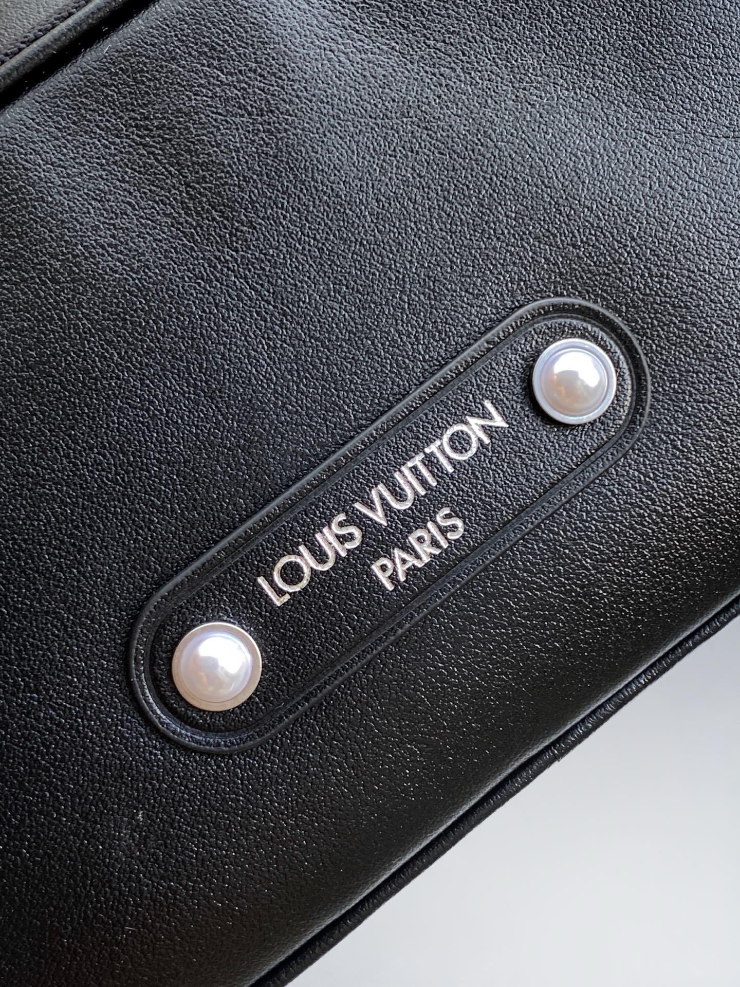 Louis Vuitton M13988 Keel Cargo Bandouliere 25 Crossbody Bag - Image 5