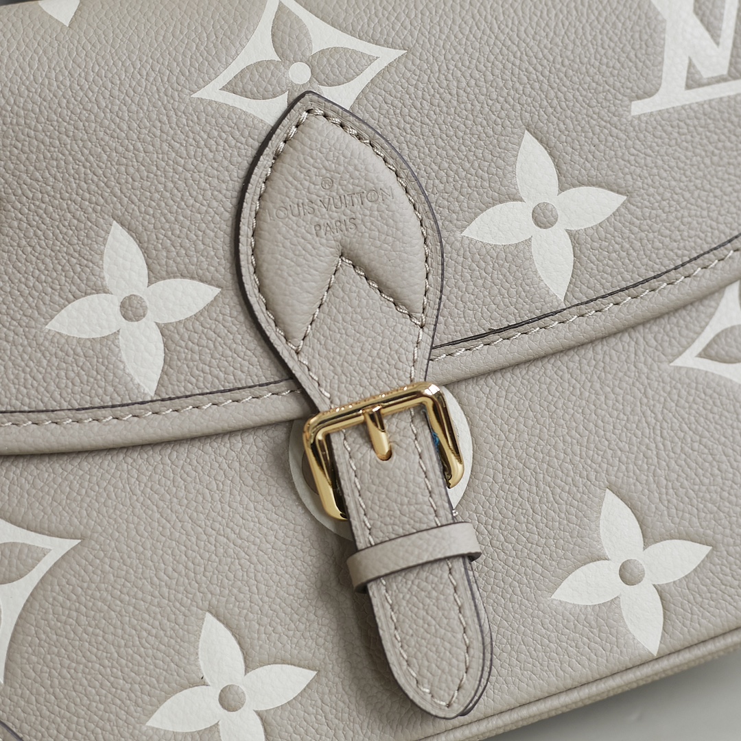 Louis Vuitton Diane Handbag M13231 - Image 5