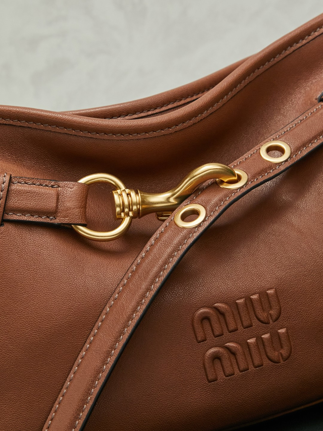 Aventure Embossed Leather Shoulder Bag, Model 5BC214 - Image 5