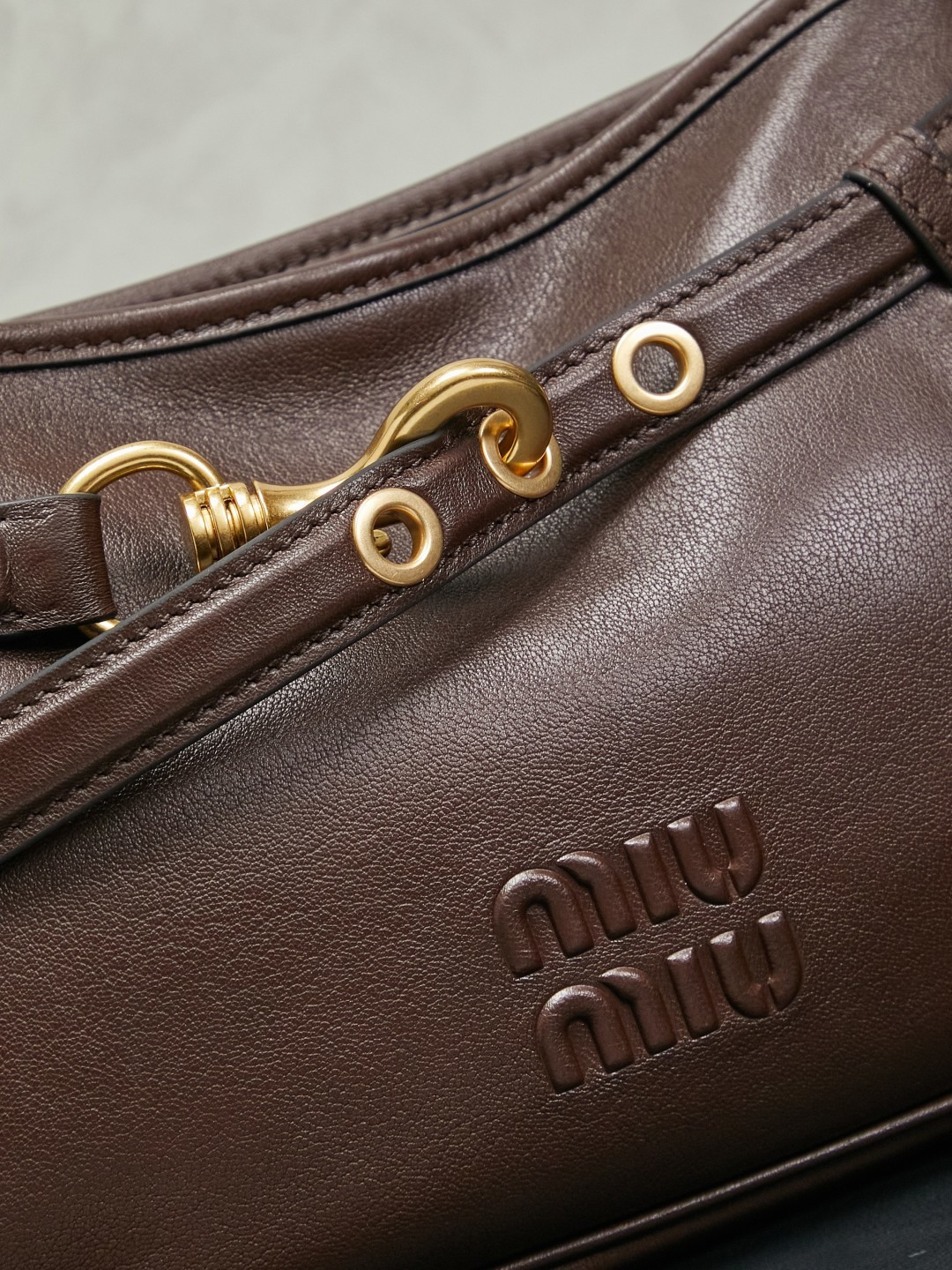 Aventure Deer Leather Shoulder Bag - Image 5