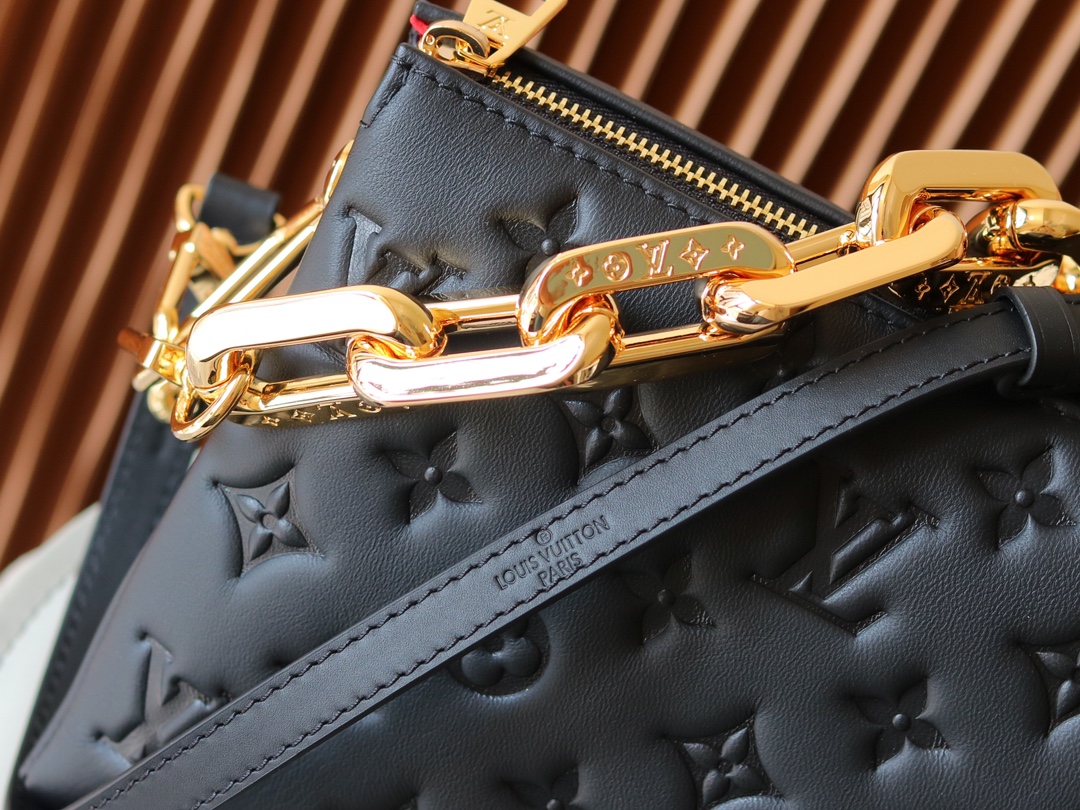 Louis Vuitton Coussin BB Lambskin Shoulder Bag - Image 5