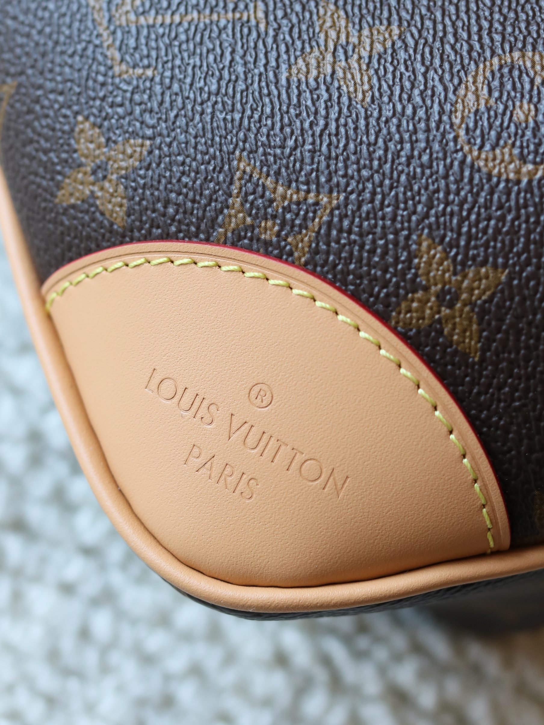 Louis Vuitton Boulogne Small Shoulder Bag - Image 5