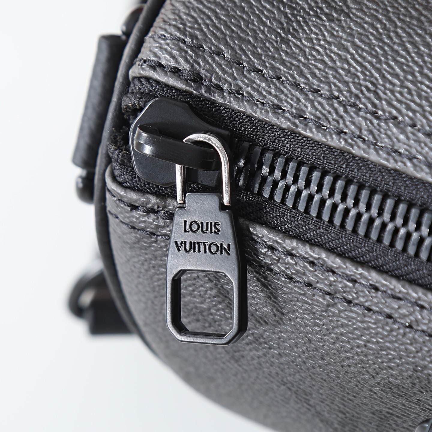 Louis Vuitton Keepall Bandoulière 25 Handbag M28369 in Monogram Midnight - Image 5