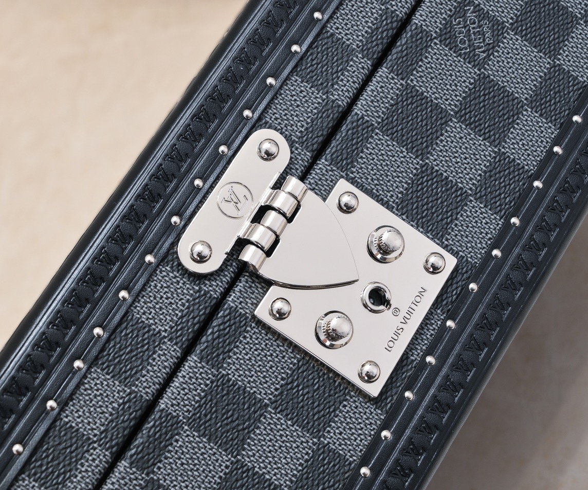 Louis Vuitton Monogram 8-Watch Storage Case - Image 5