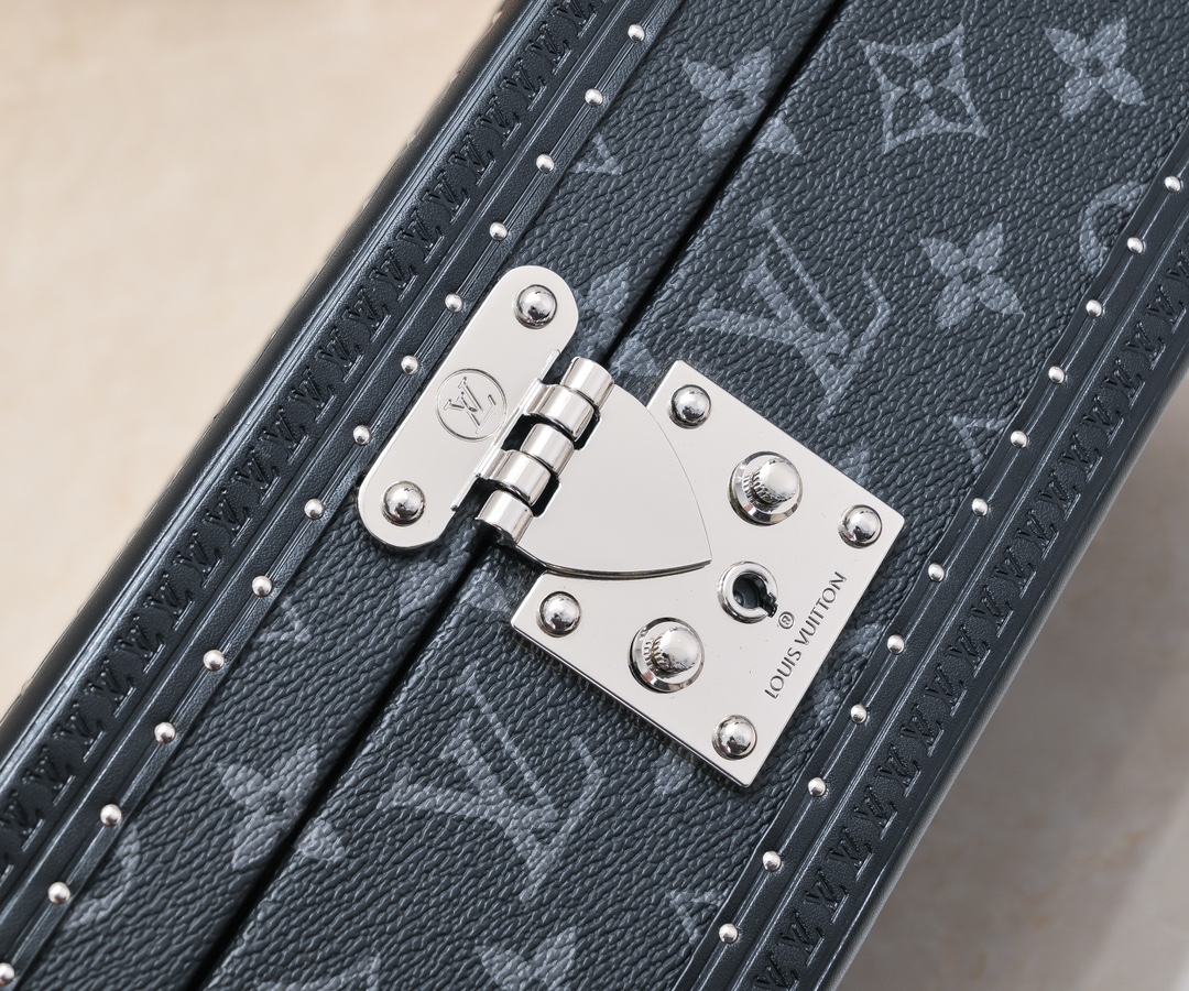 M4700B Monogram Watch Storage Case for 8 Watches - Image 5