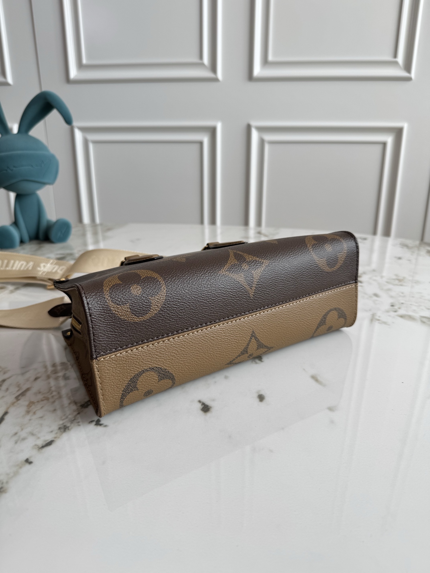 Louis Vuitton OnTheGo East West Tote Bag M46653 - Image 5