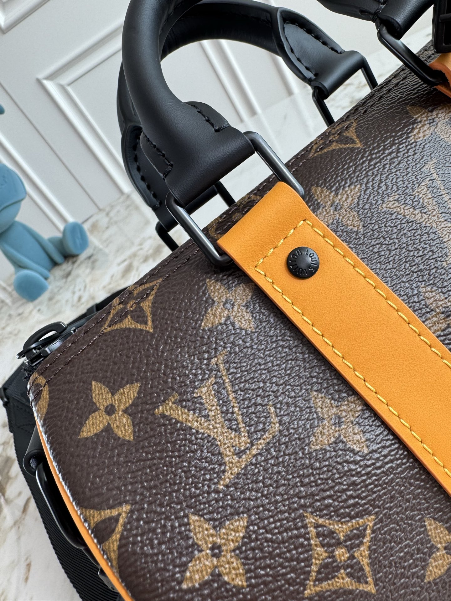 Louis Vuitton Keepall 25 Handbag in Monogram Eclipse Reverse Canvas - Image 5