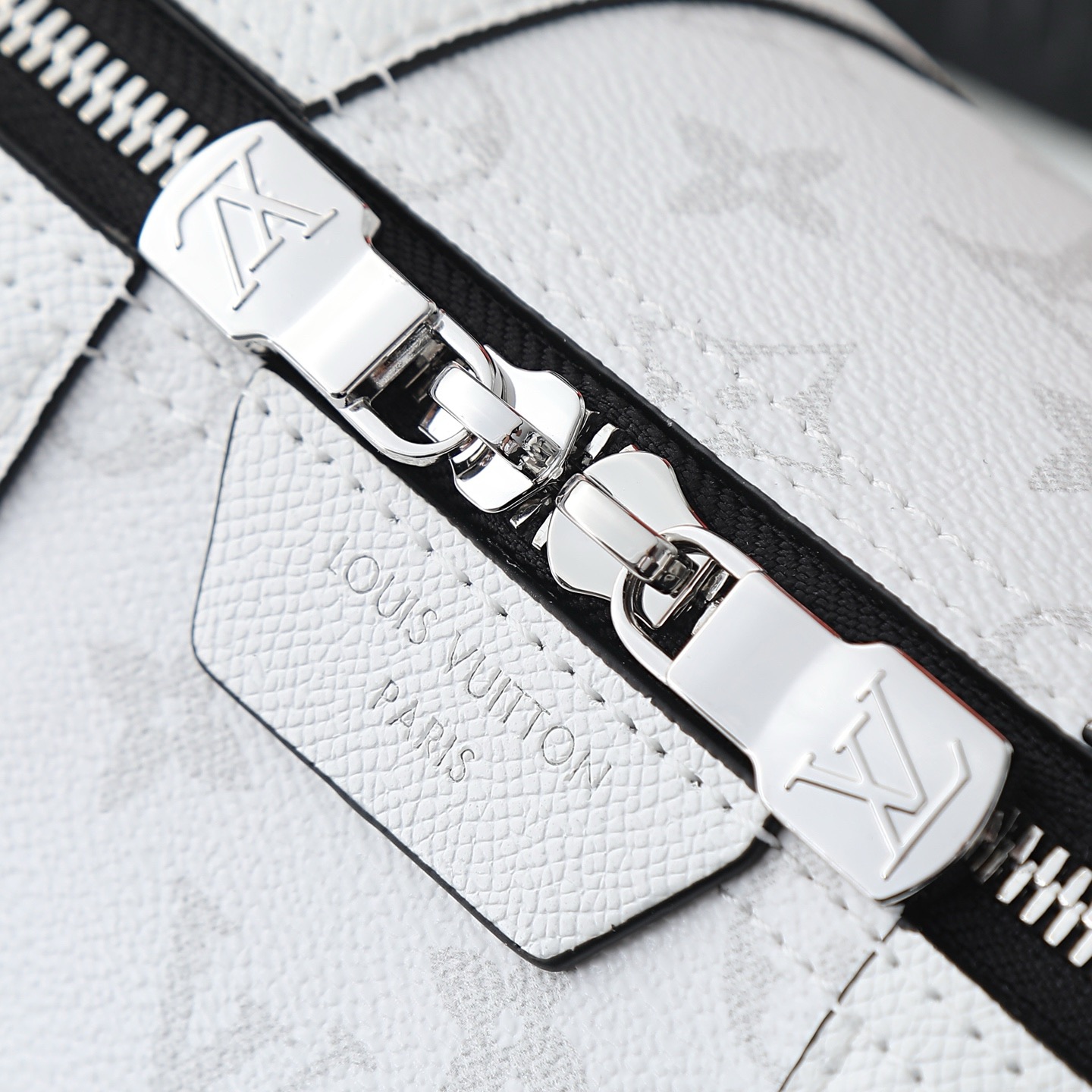 Louis Vuitton City Keepall M27644 Crossbody Bag in White Monogram - Image 5