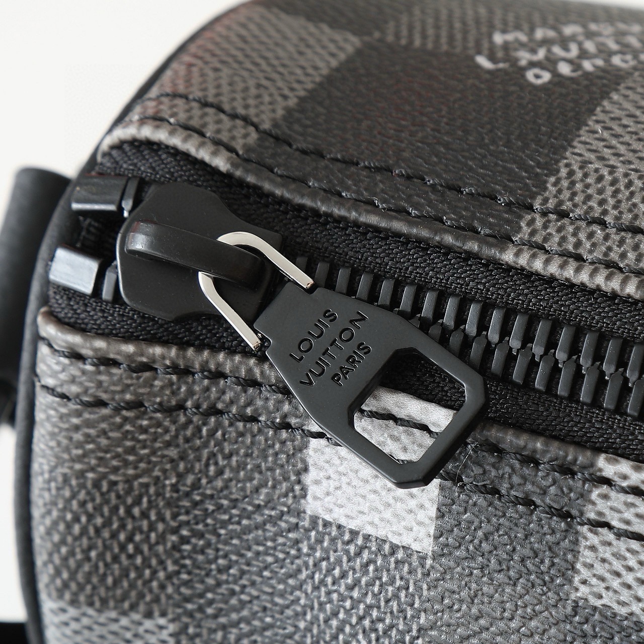 Louis Vuitton Keepall Bandoulière 25 Damoflage Black Travel Bag - Image 5