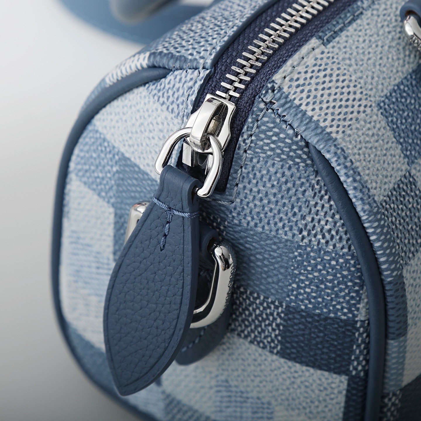 Louis Vuitton Speedy Bandoulière 18 Handbag - Image 5