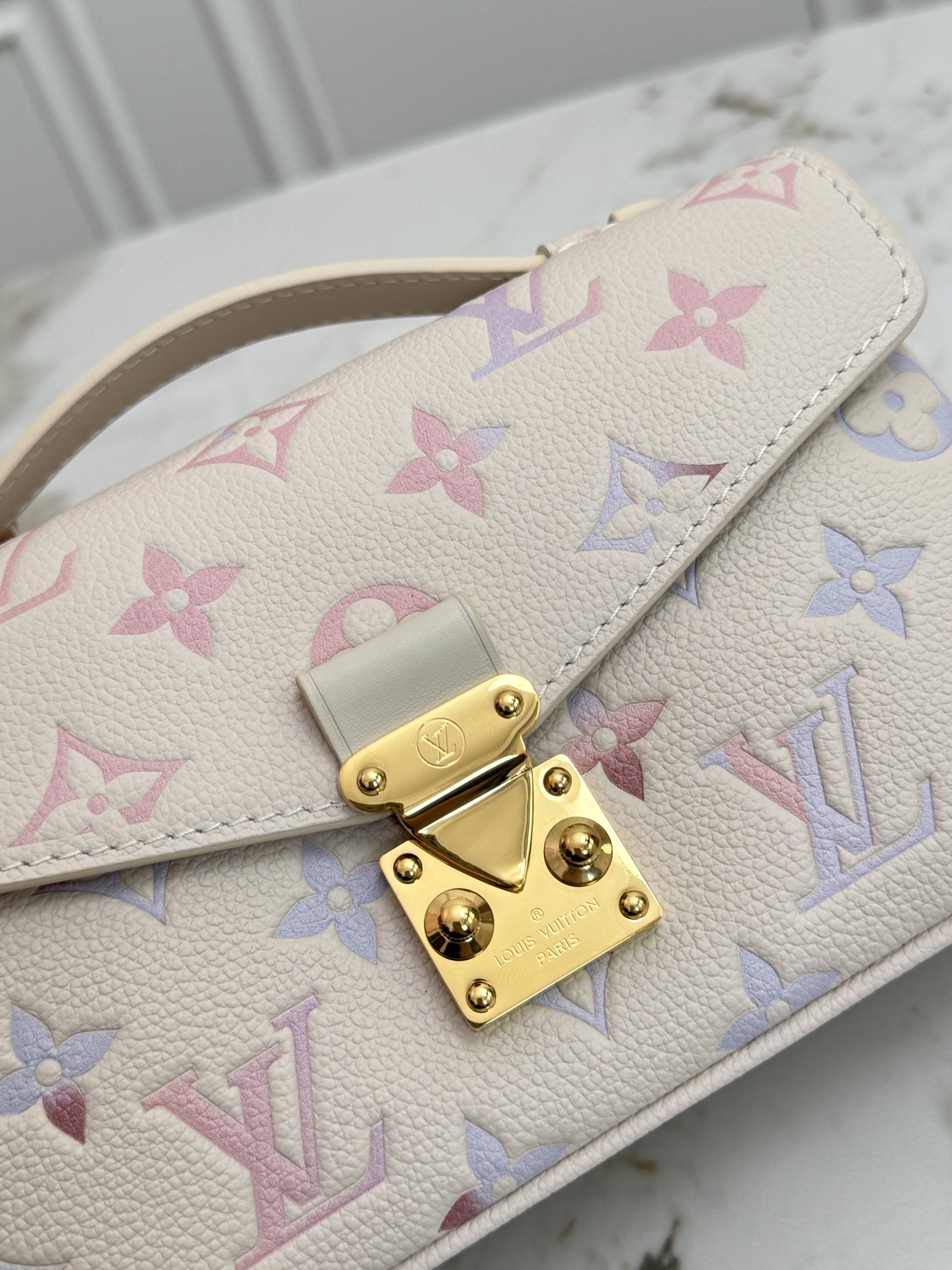 Louis Vuitton Pochette Métis East West Monogram Leather Crossbody Bag M25682 - Image 5